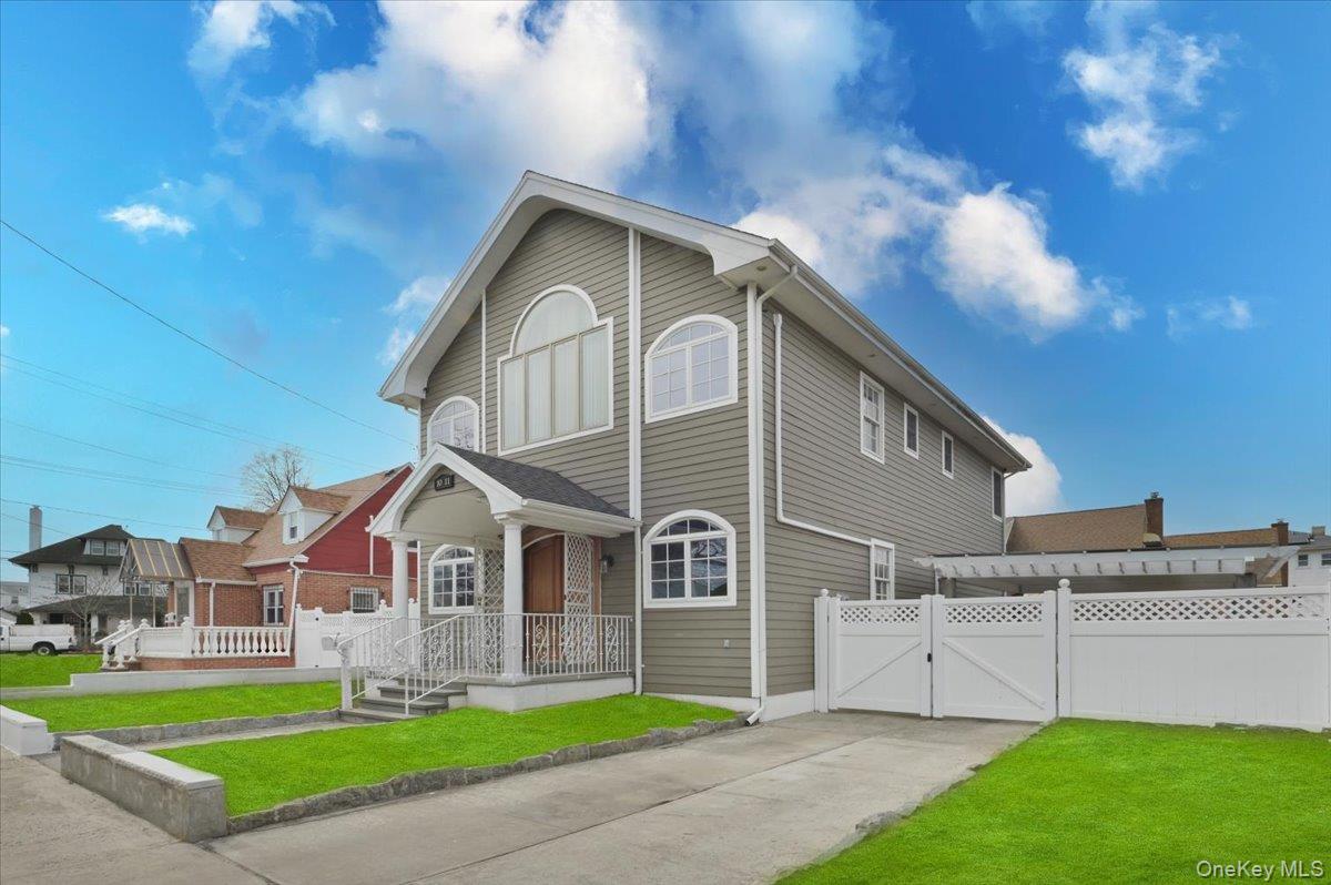 #1 photo, 10-11 Bay 24th Street, কুইন্‌স Far Rockaway , NY 11691