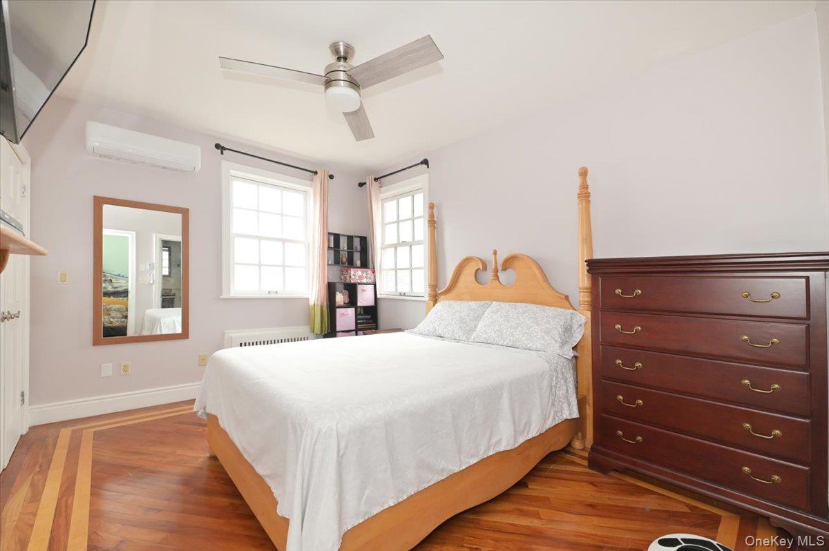 #13 photo, 10-11 Bay 24th Street, কুইন্‌স Far Rockaway , NY 11691