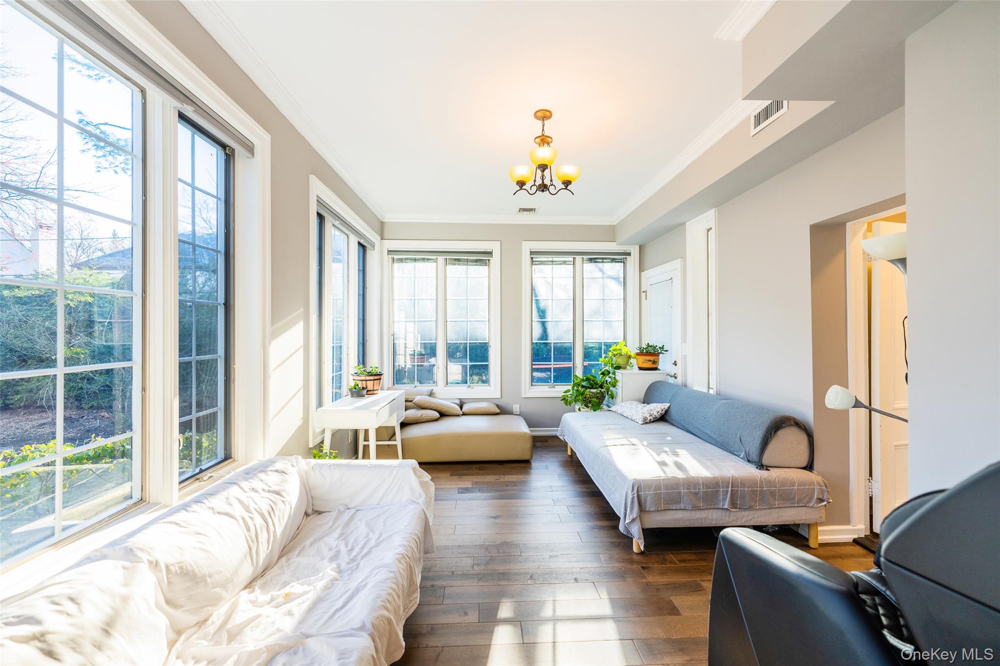 #12 photo, 18 Robin Way, Great Neck , NY 11021