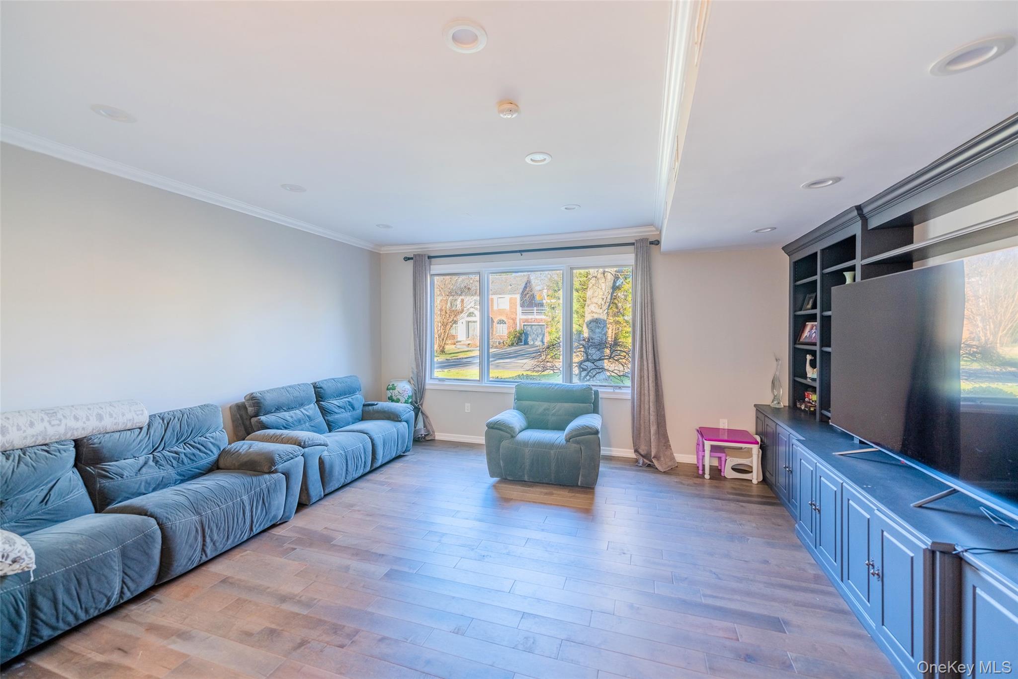 #16 photo, 18 Robin Way, Great Neck , NY 11021