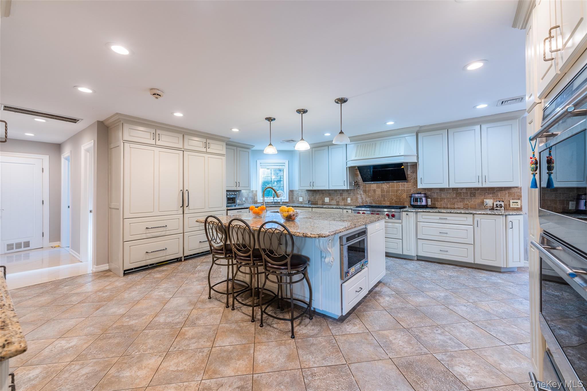 #6 photo, 18 Robin Way, Great Neck , NY 11021