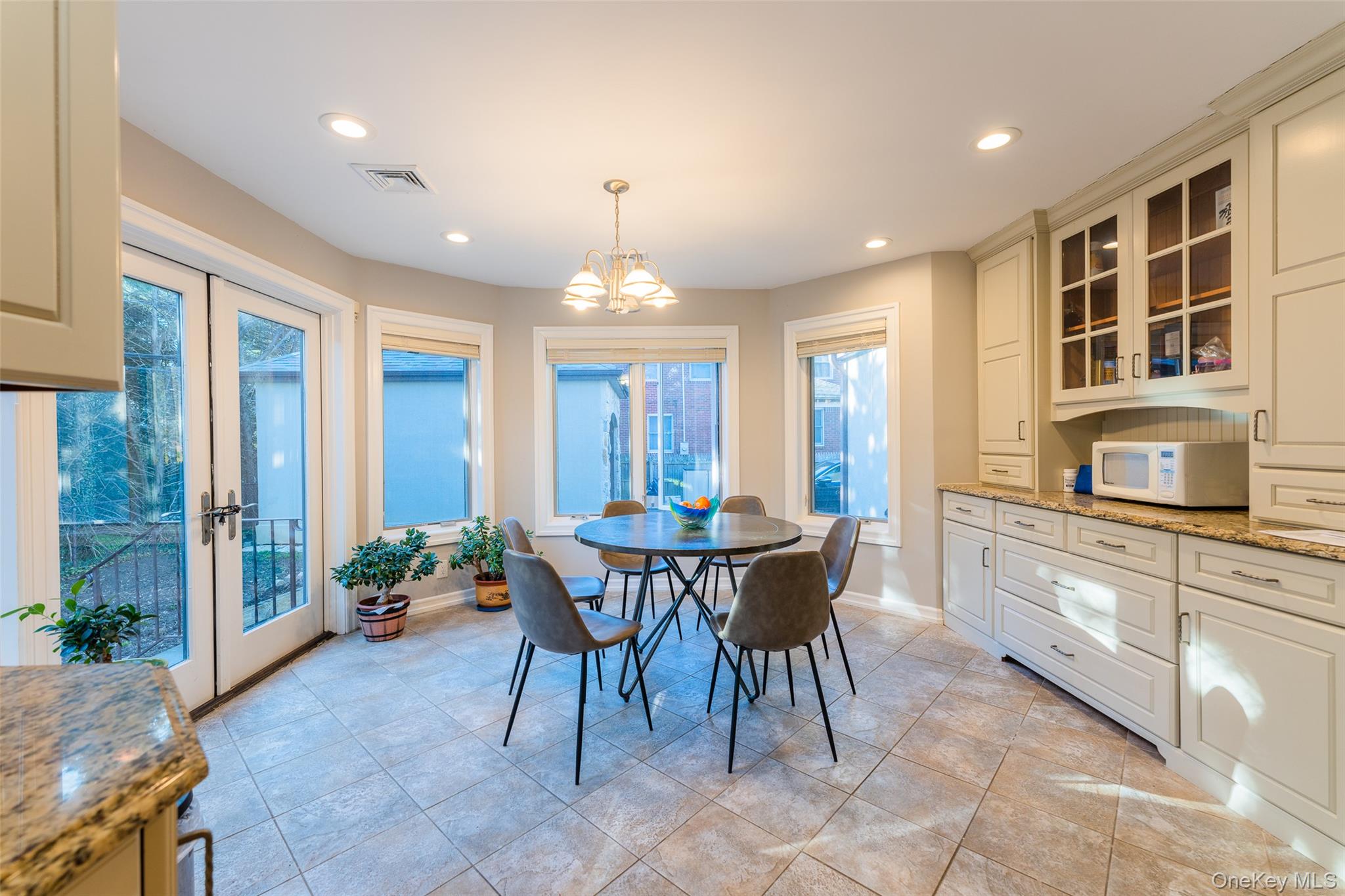 #7 photo, 18 Robin Way, Great Neck , NY 11021