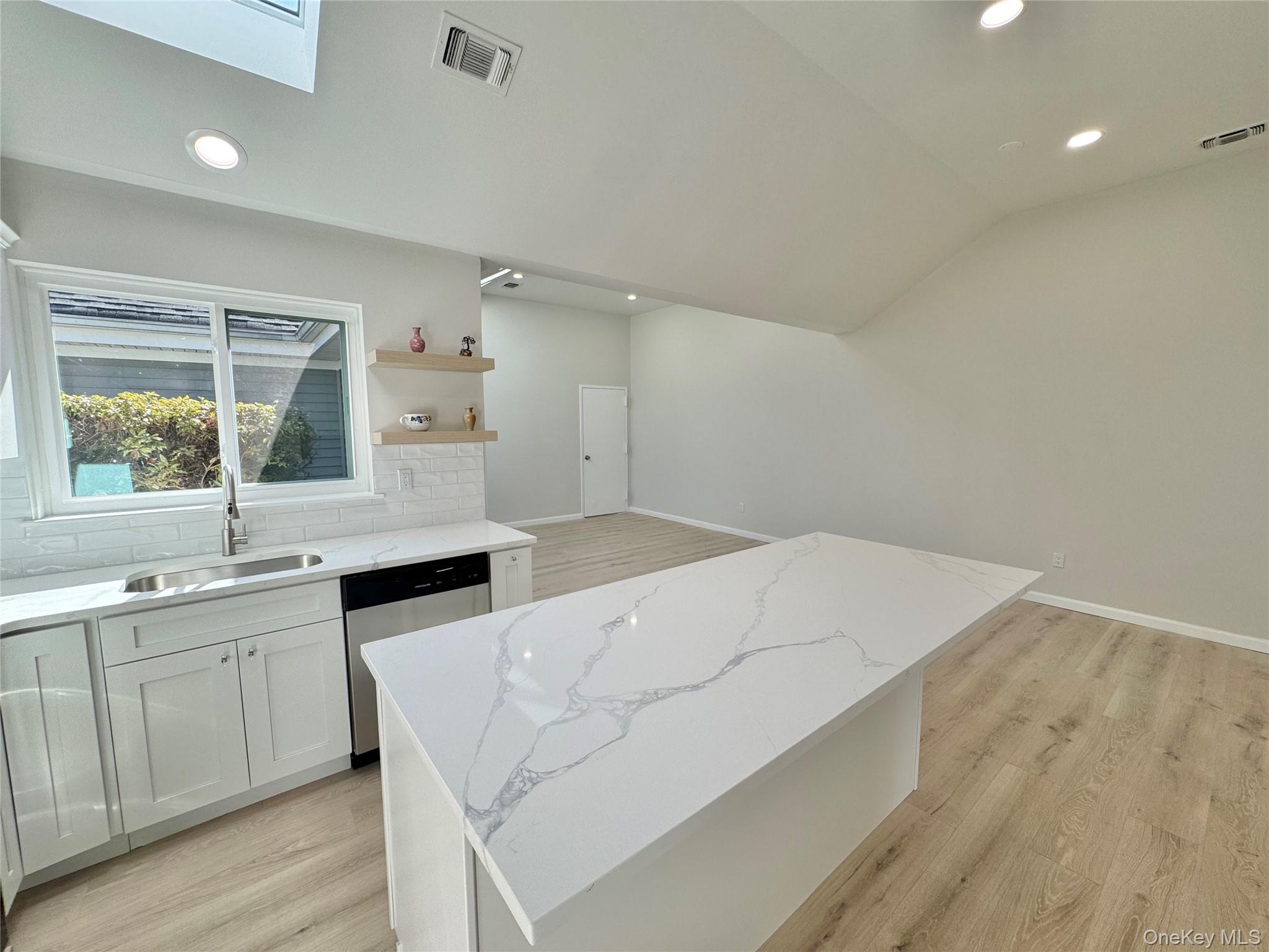 #10 photo, 188 River Drive, সাফোক কাউন্টি Moriches , NY 11955