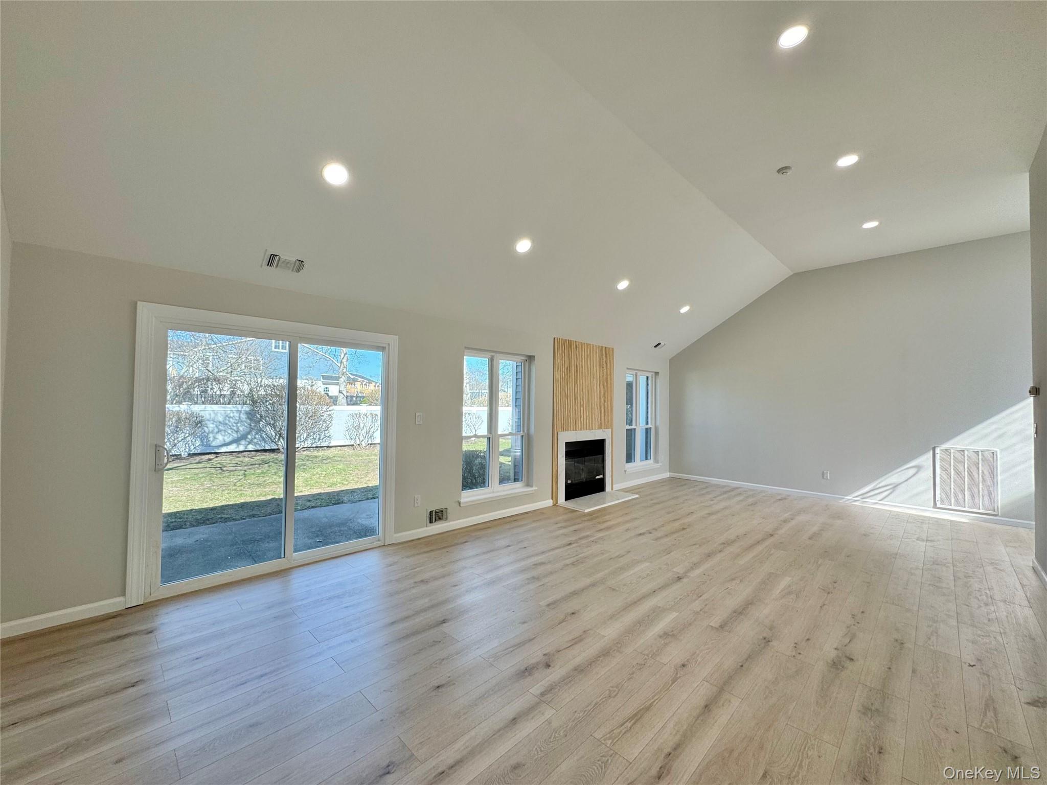 #12 photo, 188 River Drive, সাফোক কাউন্টি Moriches , NY 11955