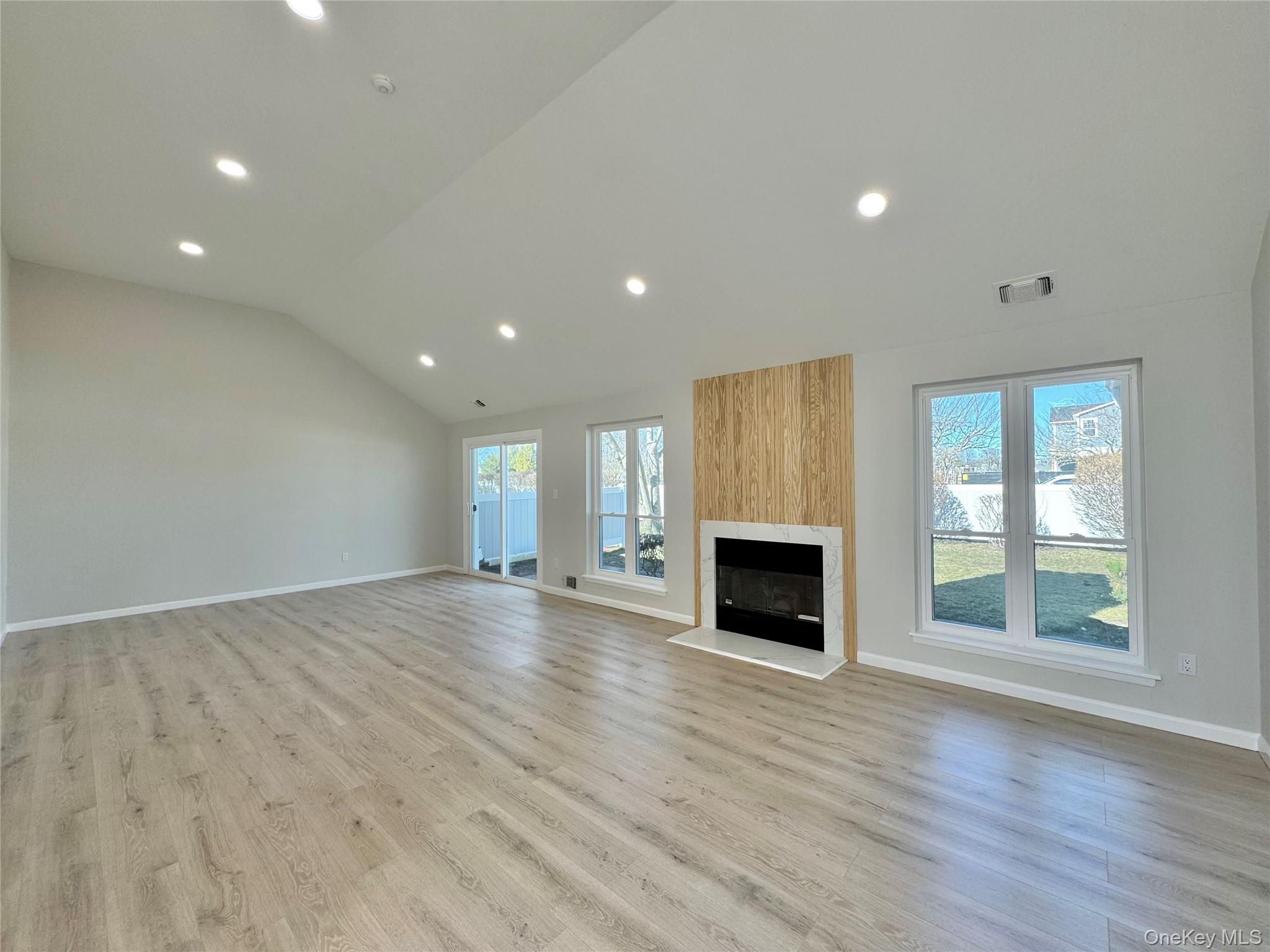 #13 photo, 188 River Drive, সাফোক কাউন্টি Moriches , NY 11955