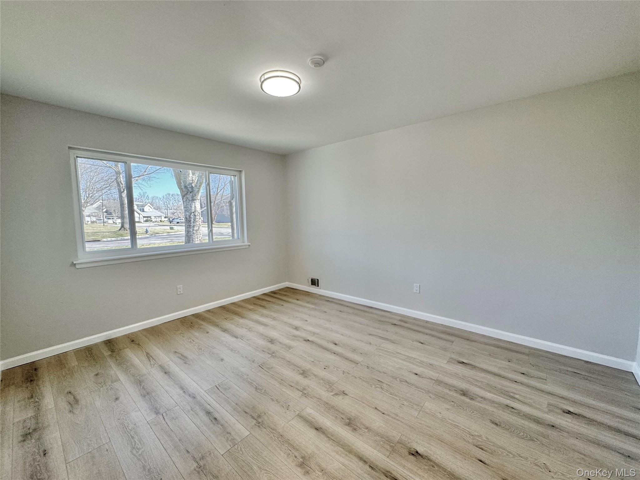 #18 photo, 188 River Drive, সাফোক কাউন্টি Moriches , NY 11955