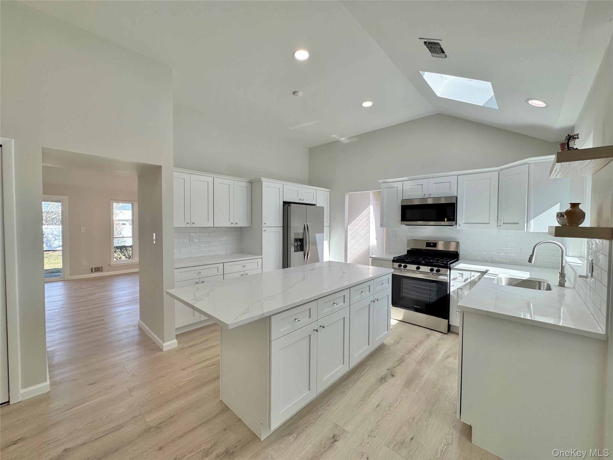 #4 photo, 188 River Drive, সাফোক কাউন্টি Moriches , NY 11955