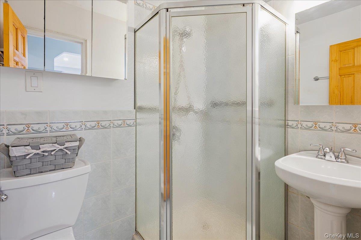 #13 photo, 412 Calhoun Avenue, ব্রঙ্কস Bronx , NY 10465