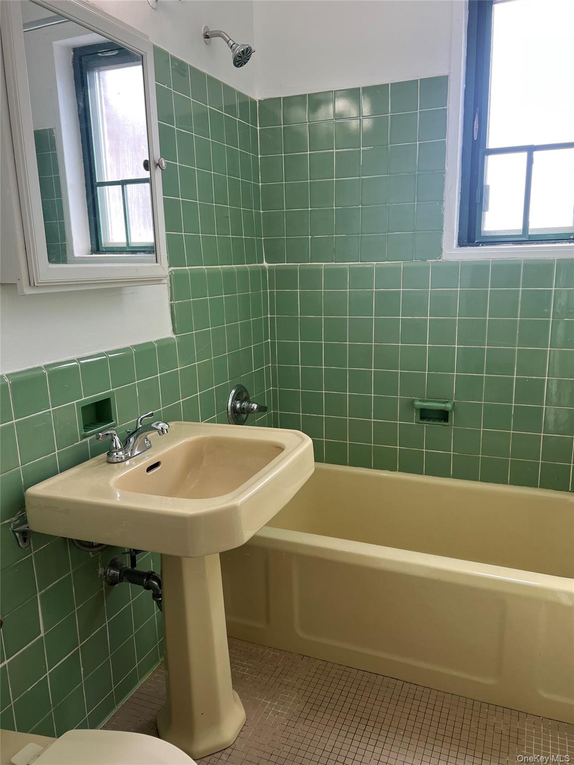 #3 photo, 1604 Metropolitan Avenue, ব্রঙ্কস Bronx , NY 10462