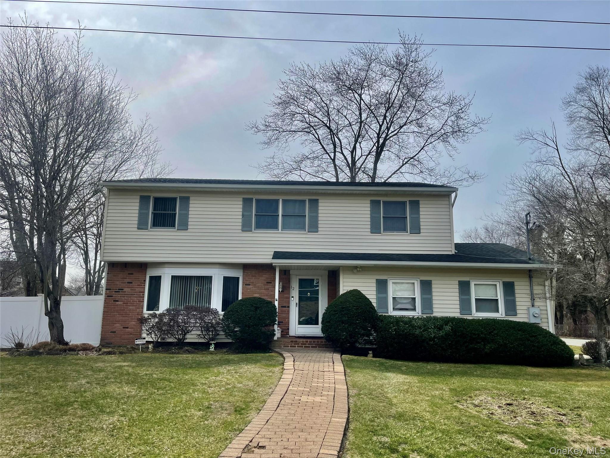 #1 photo, 12 Hughes Lane, सफ़ोक काउंटी North Babylon , NY 11703