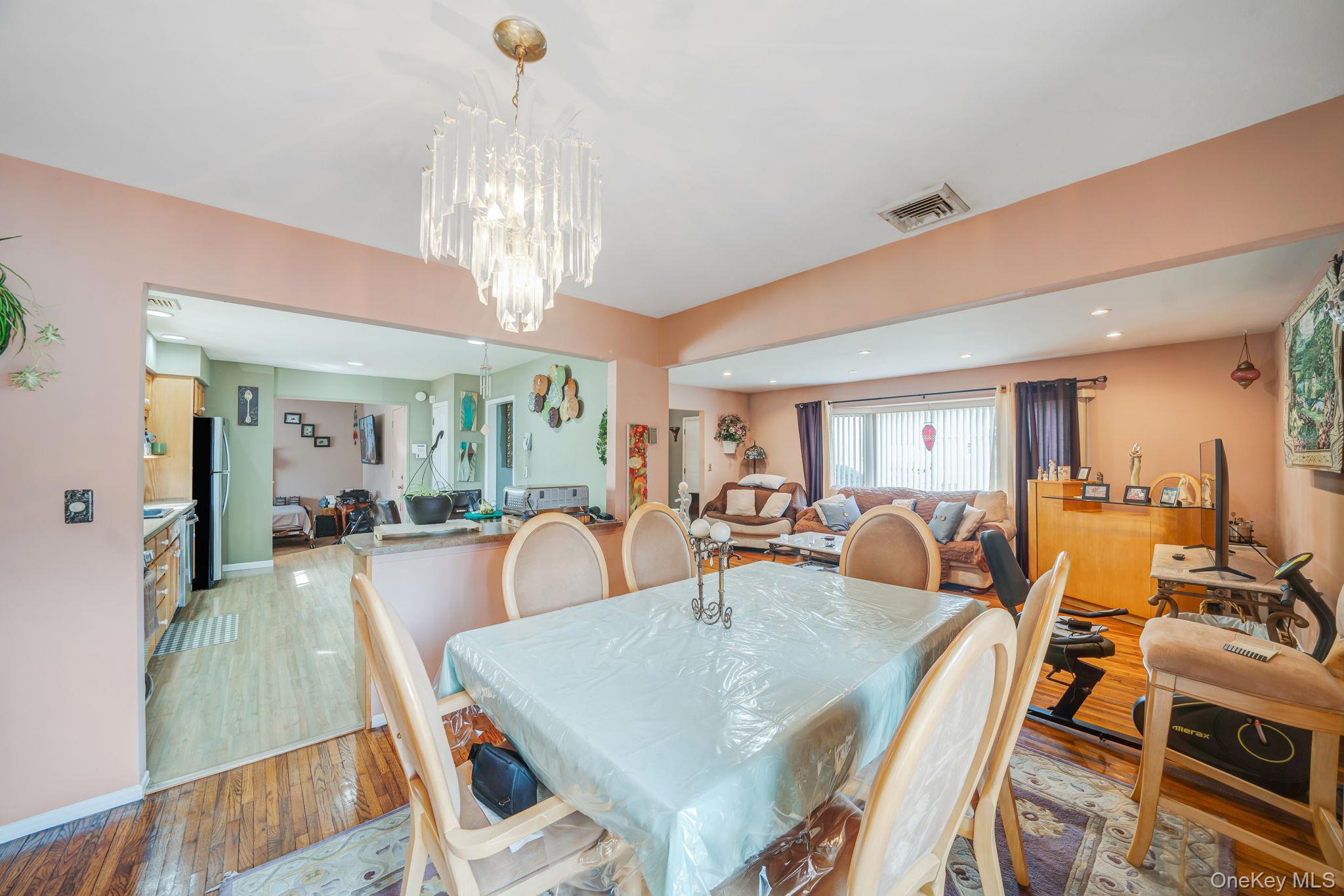 #11 photo, 12 Hughes Lane, 東長島 North Babylon , NY 11703