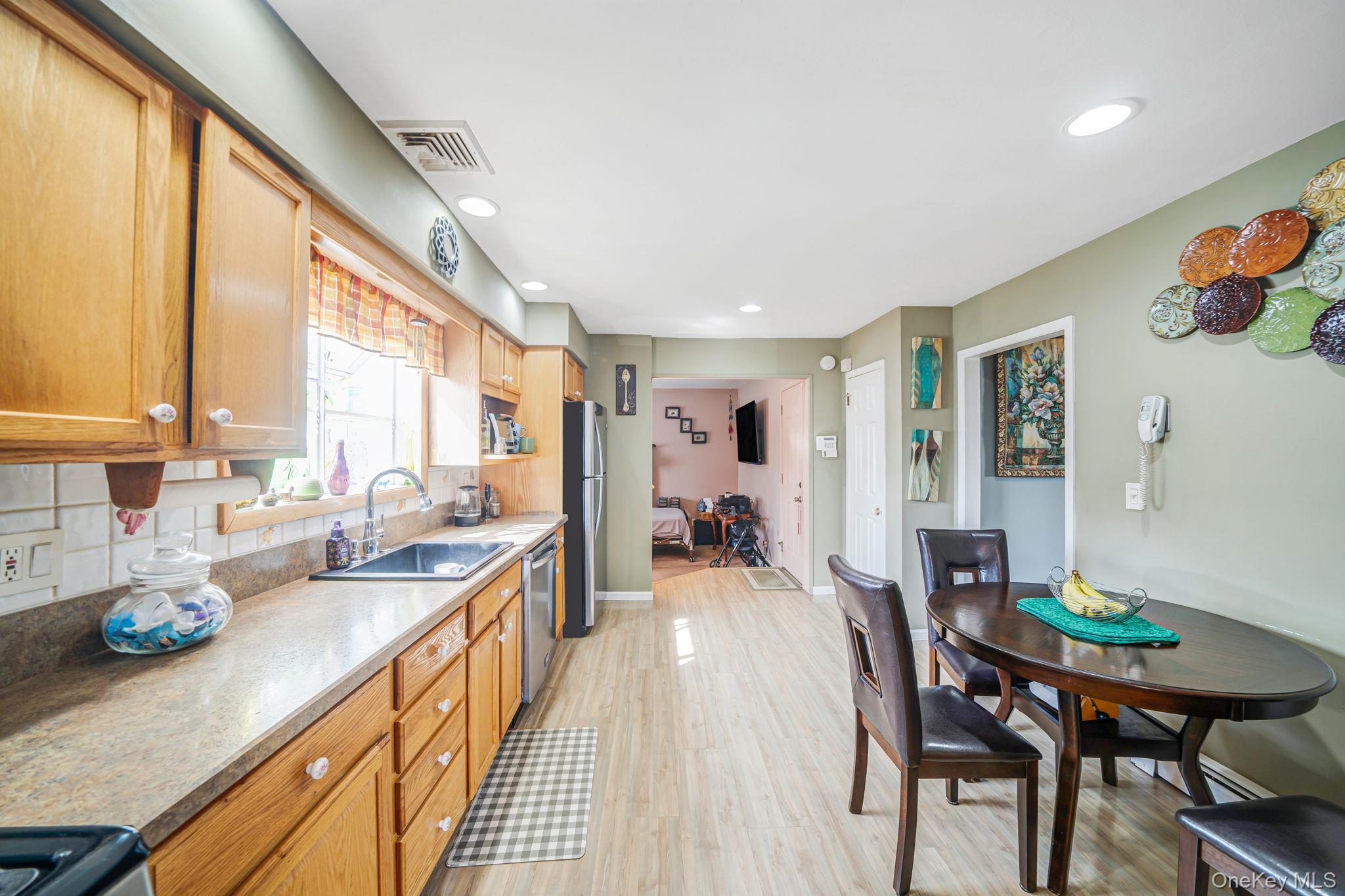 #12 photo, 12 Hughes Lane, 東長島 North Babylon , NY 11703