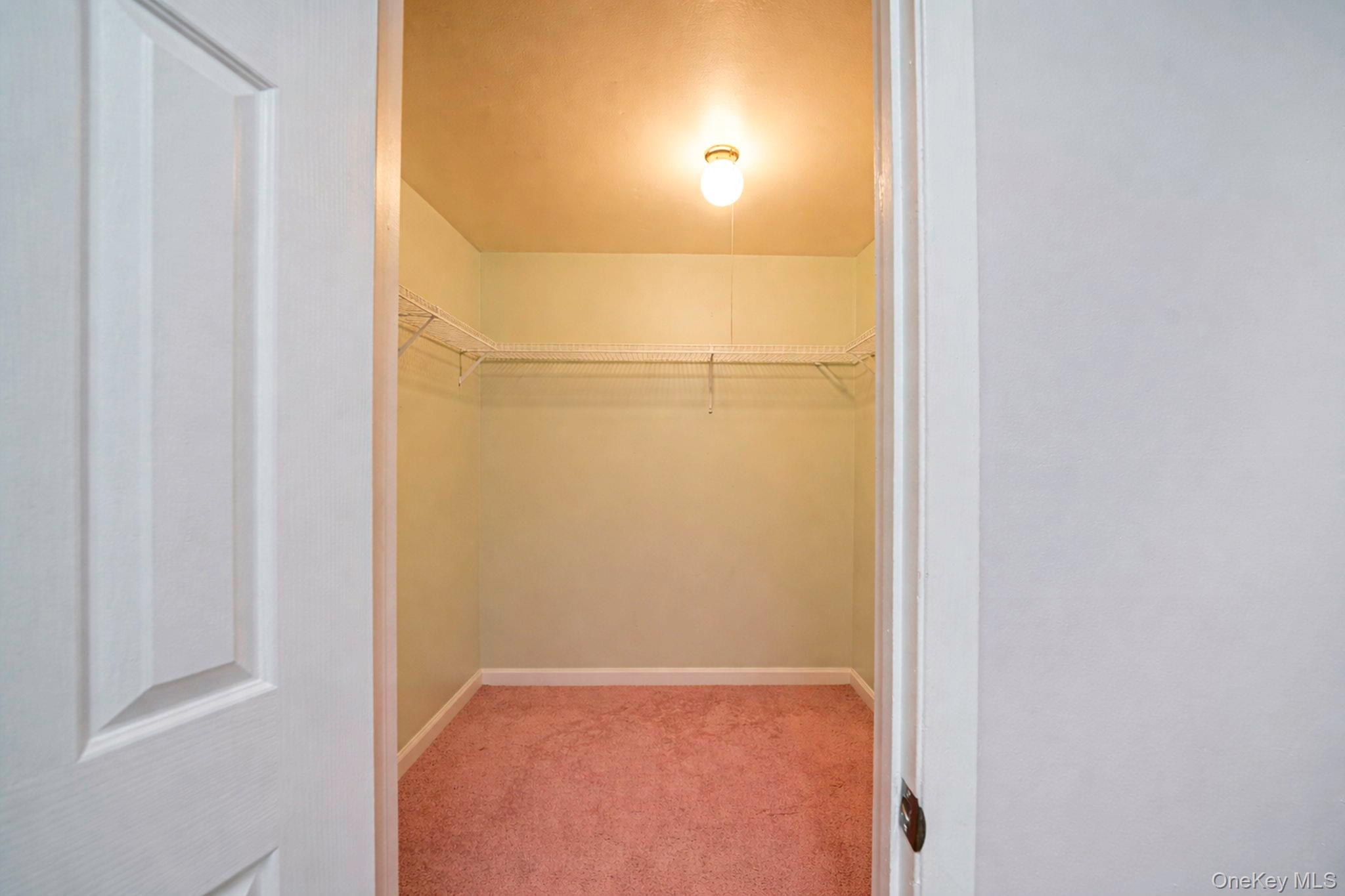 #17 photo, 12 Hughes Lane, 東長島 North Babylon , NY 11703