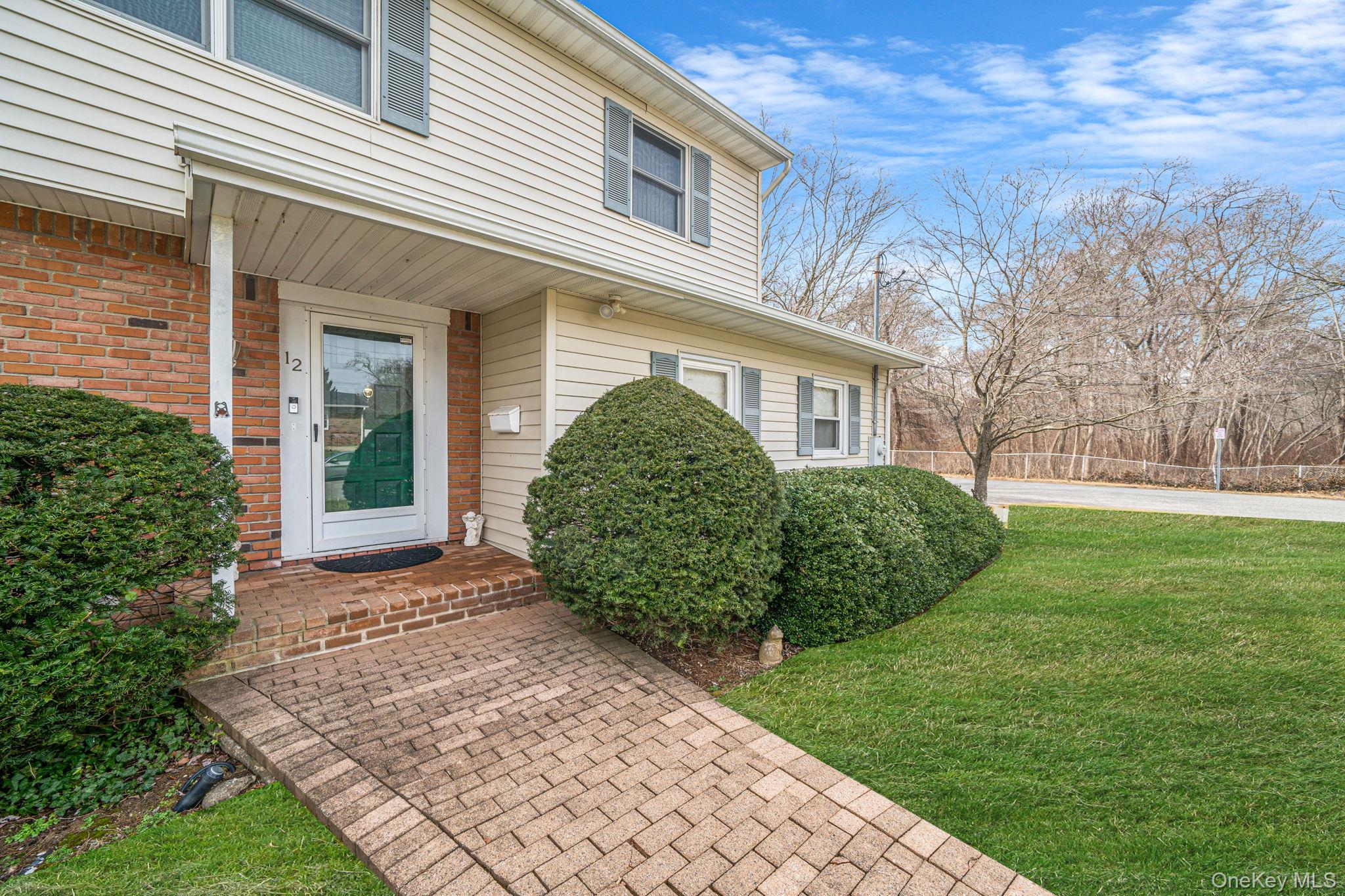 #2 photo, 12 Hughes Lane, 東長島 North Babylon , NY 11703