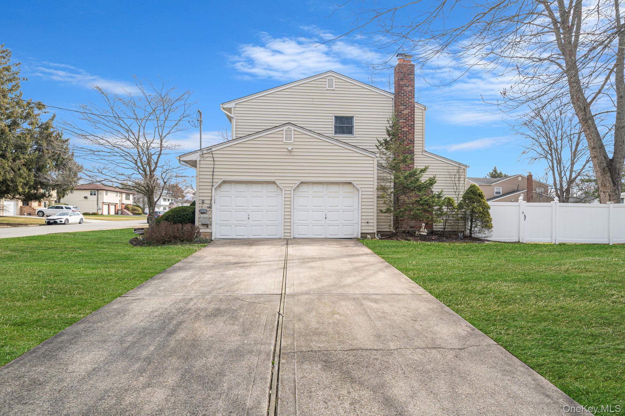 #3 photo, 12 Hughes Lane, 東長島 North Babylon , NY 11703