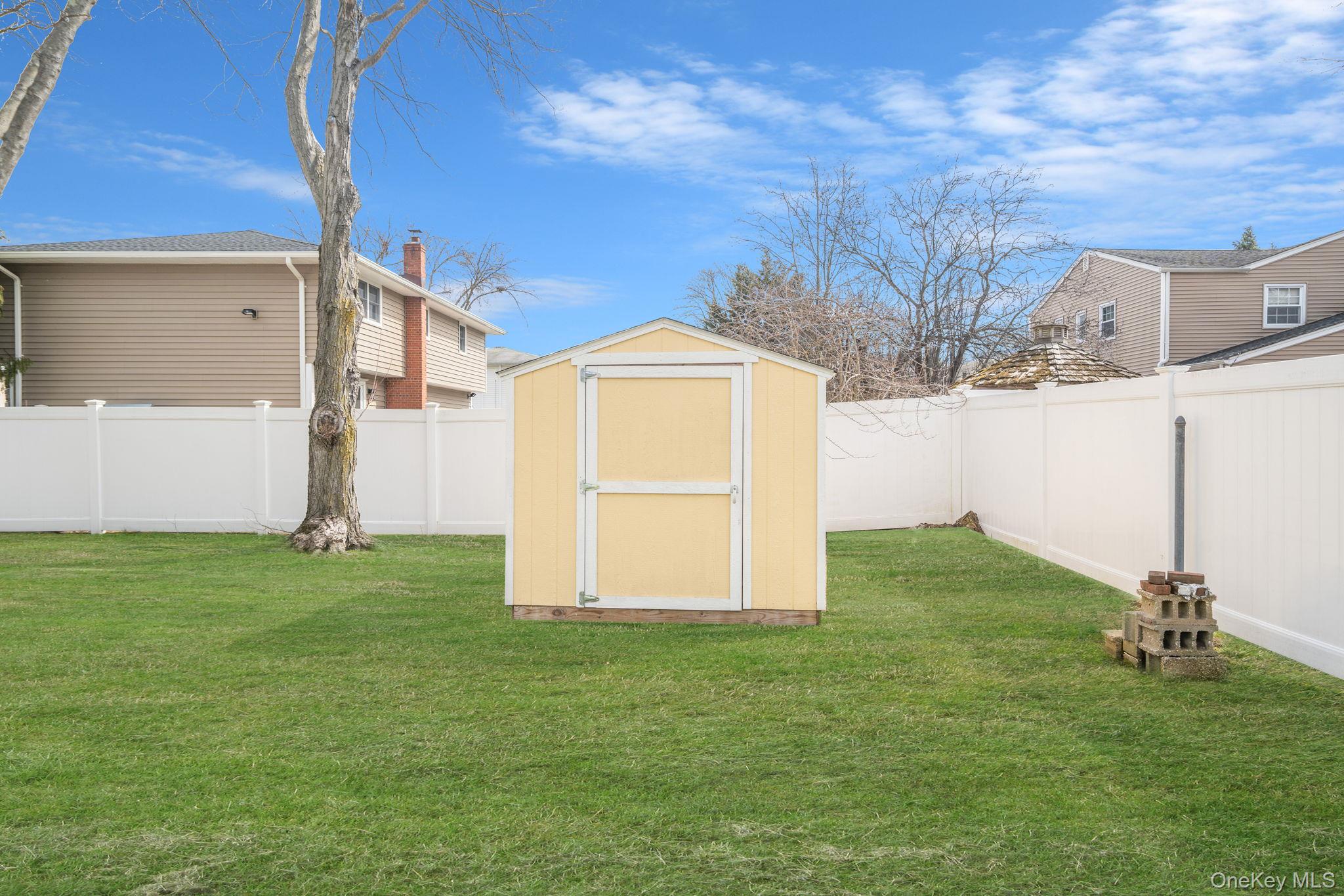 #4 photo, 12 Hughes Lane, 東長島 North Babylon , NY 11703