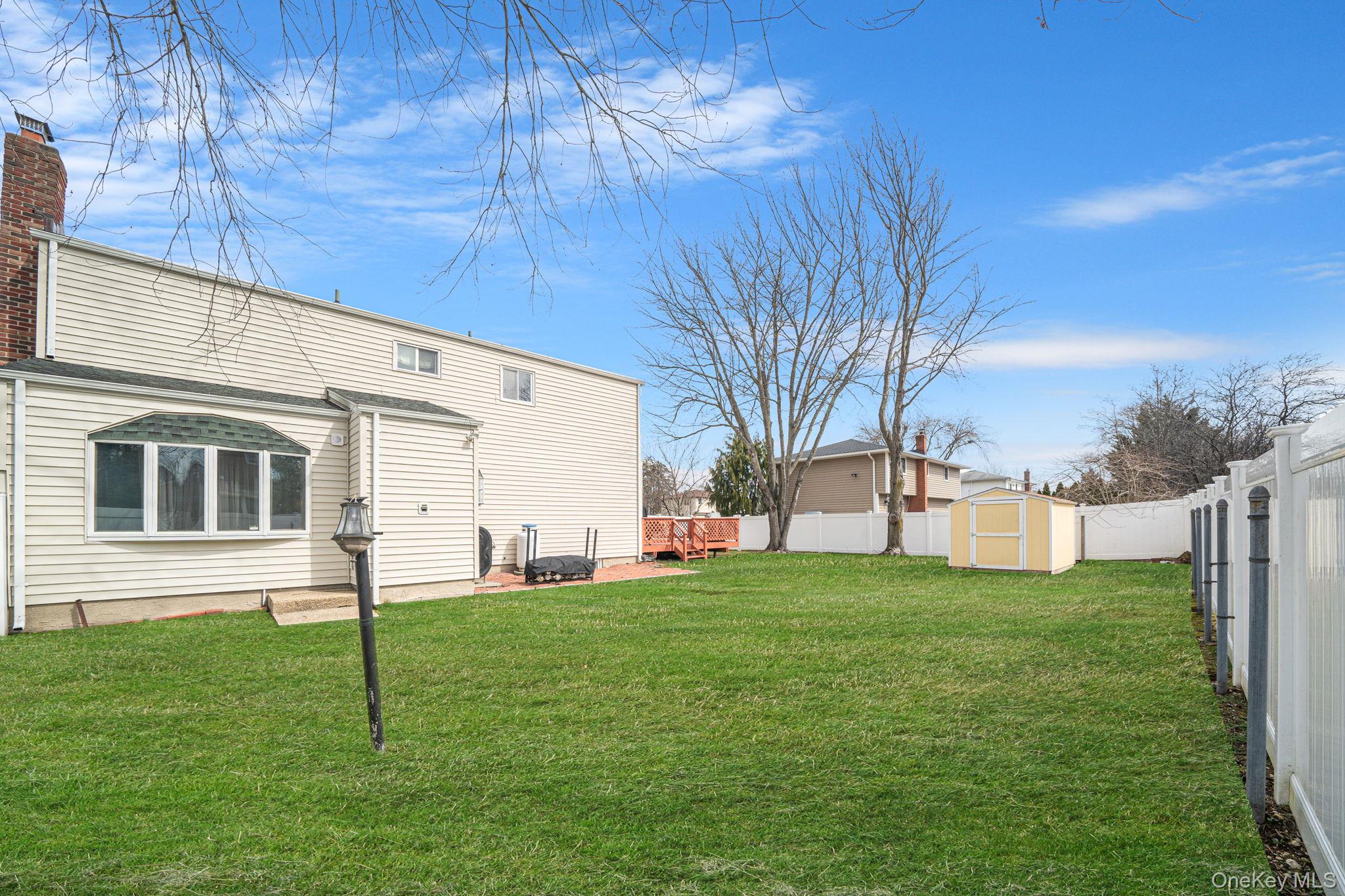 #6 photo, 12 Hughes Lane, 東長島 North Babylon , NY 11703