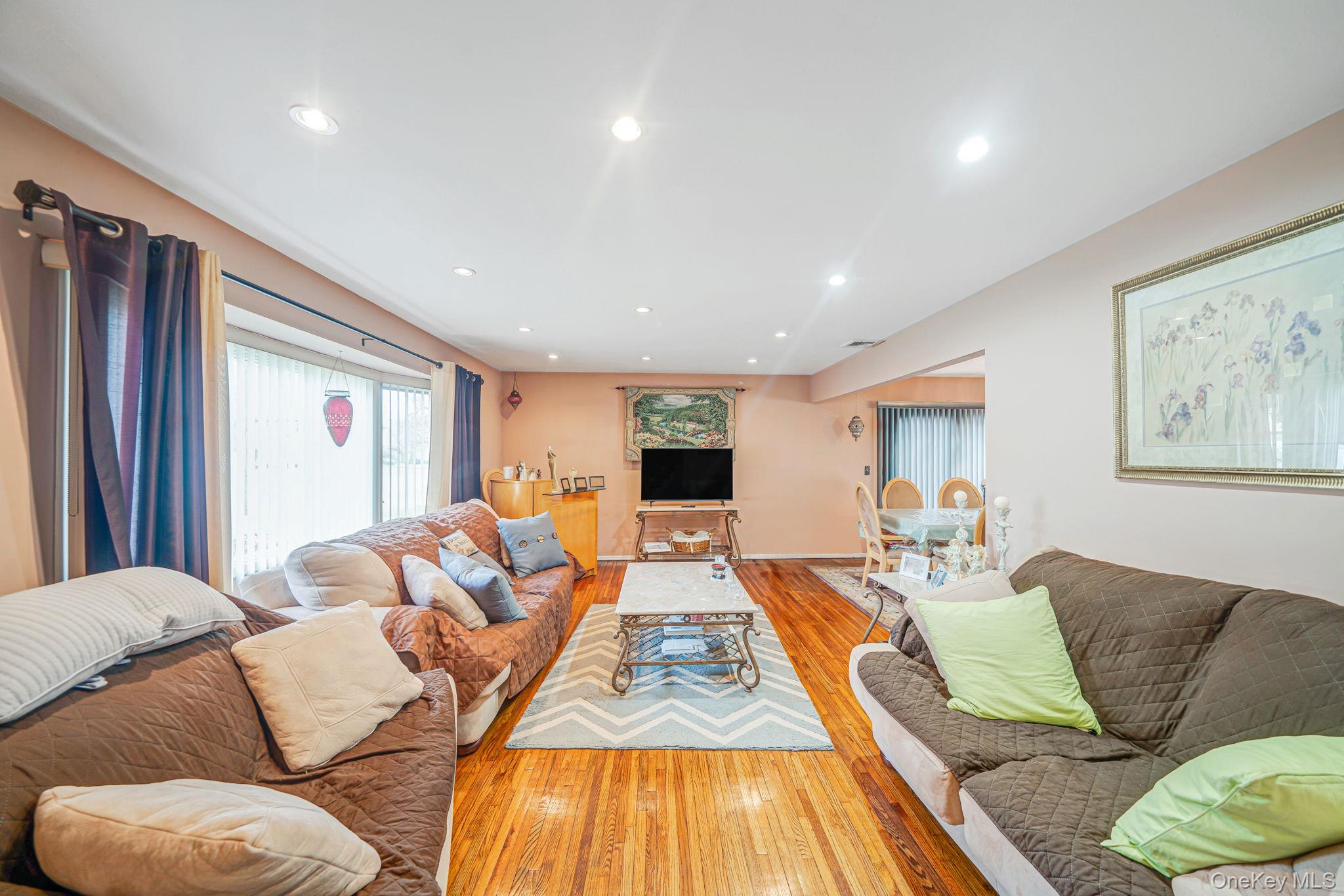 #8 photo, 12 Hughes Lane, 東長島 North Babylon , NY 11703