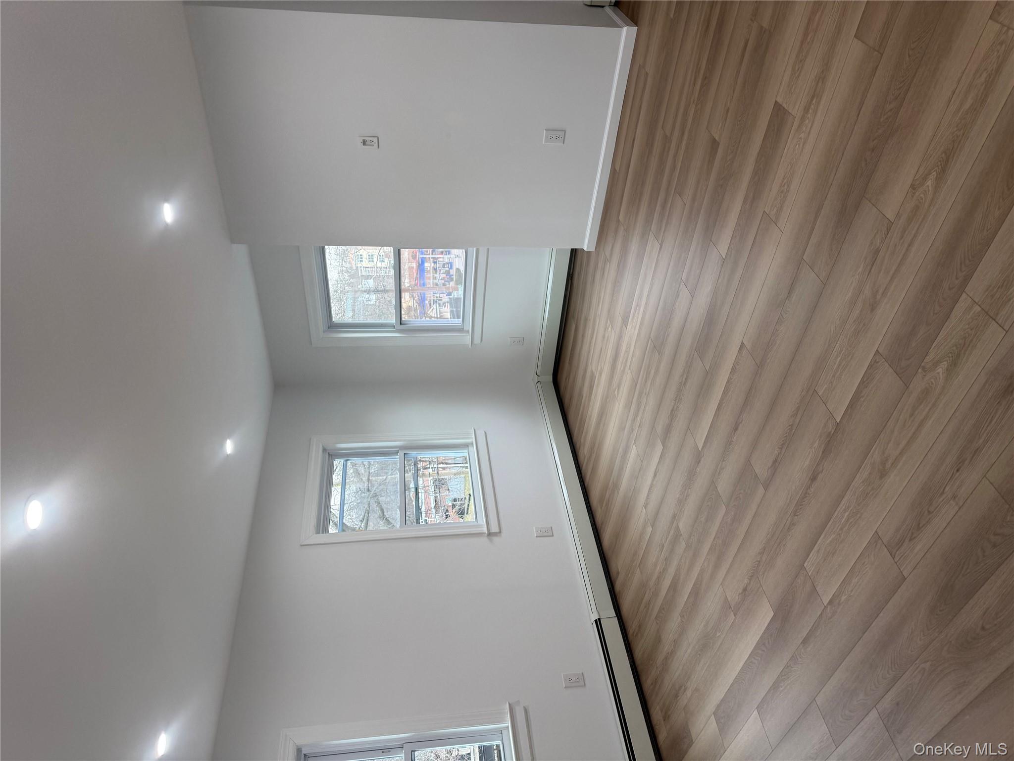 #6 photo, 21 Continental Place, নাসাউ কাউন্টি Glen Cove , NY 11542