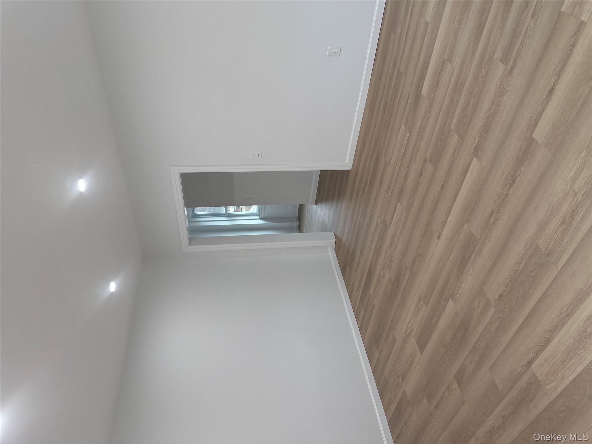 #7 photo, 21 Continental Place, নাসাউ কাউন্টি Glen Cove , NY 11542