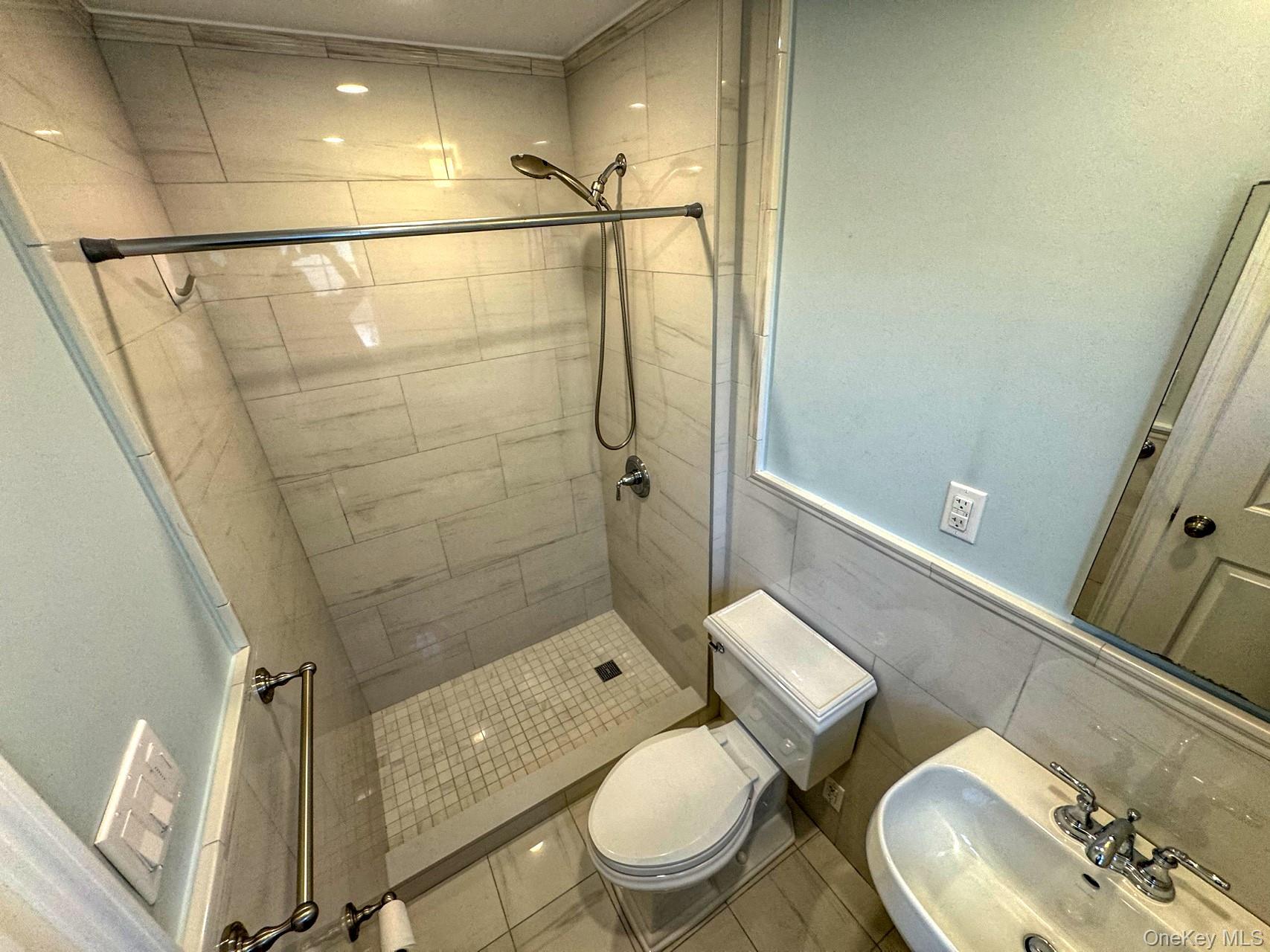 #11 photo, 203-30 28th Avenue, बेसाइड Bayside , NY 11360