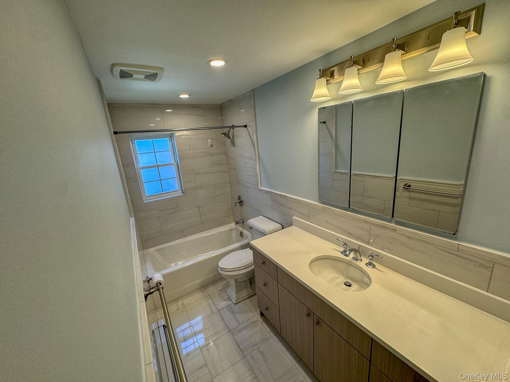 #7 photo, 203-30 28th Avenue, बेसाइड Bayside , NY 11360