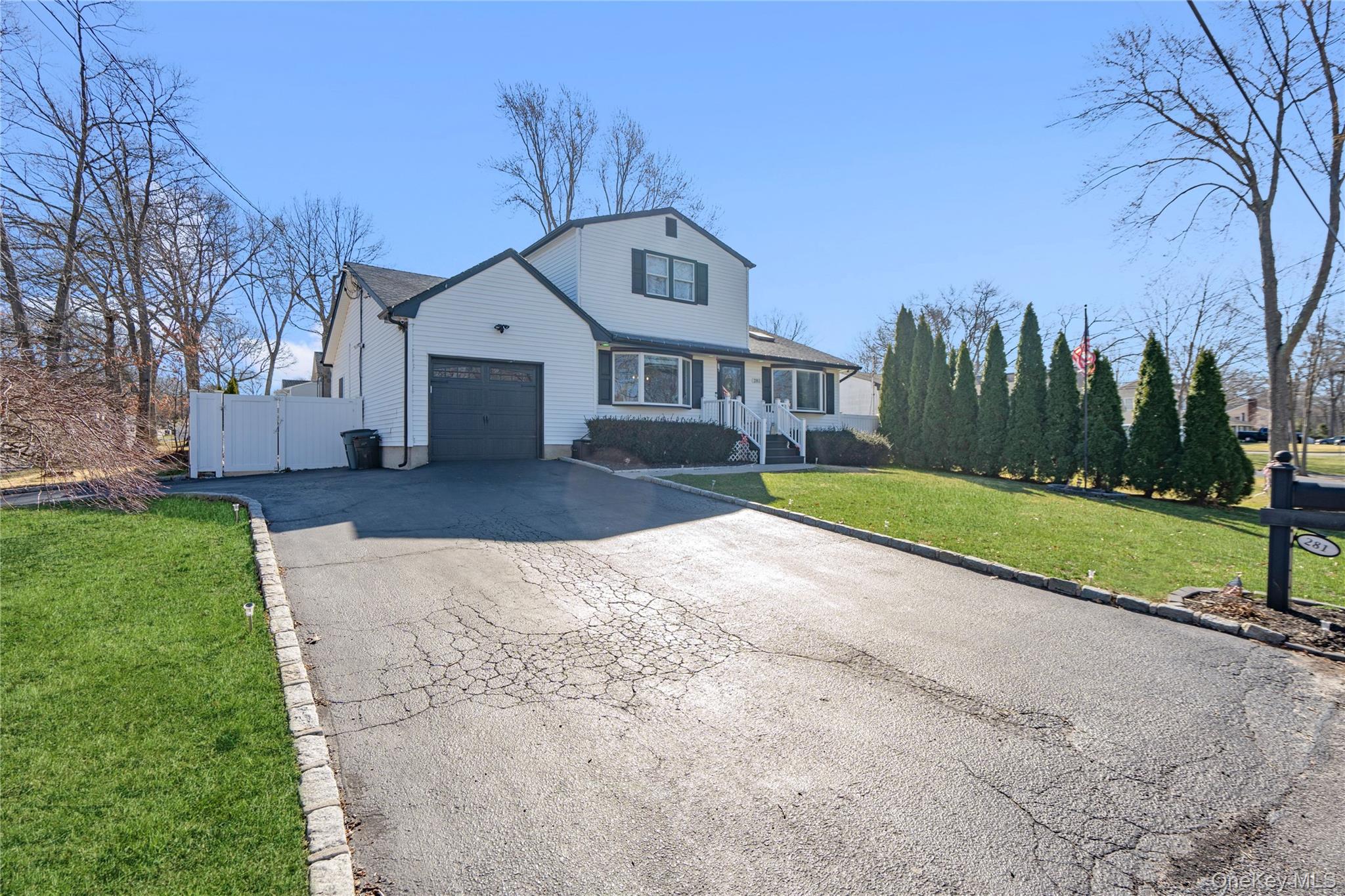 #2 photo, 281 Breeze Avenue, সাফোক কাউন্টি Ronkonkoma , NY 11779