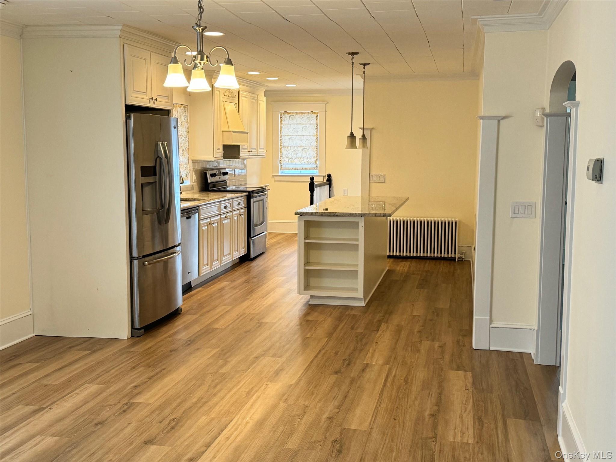 #2 photo, 22 W 1st Street, সাফোক কাউন্টি Patchogue , NY 11772