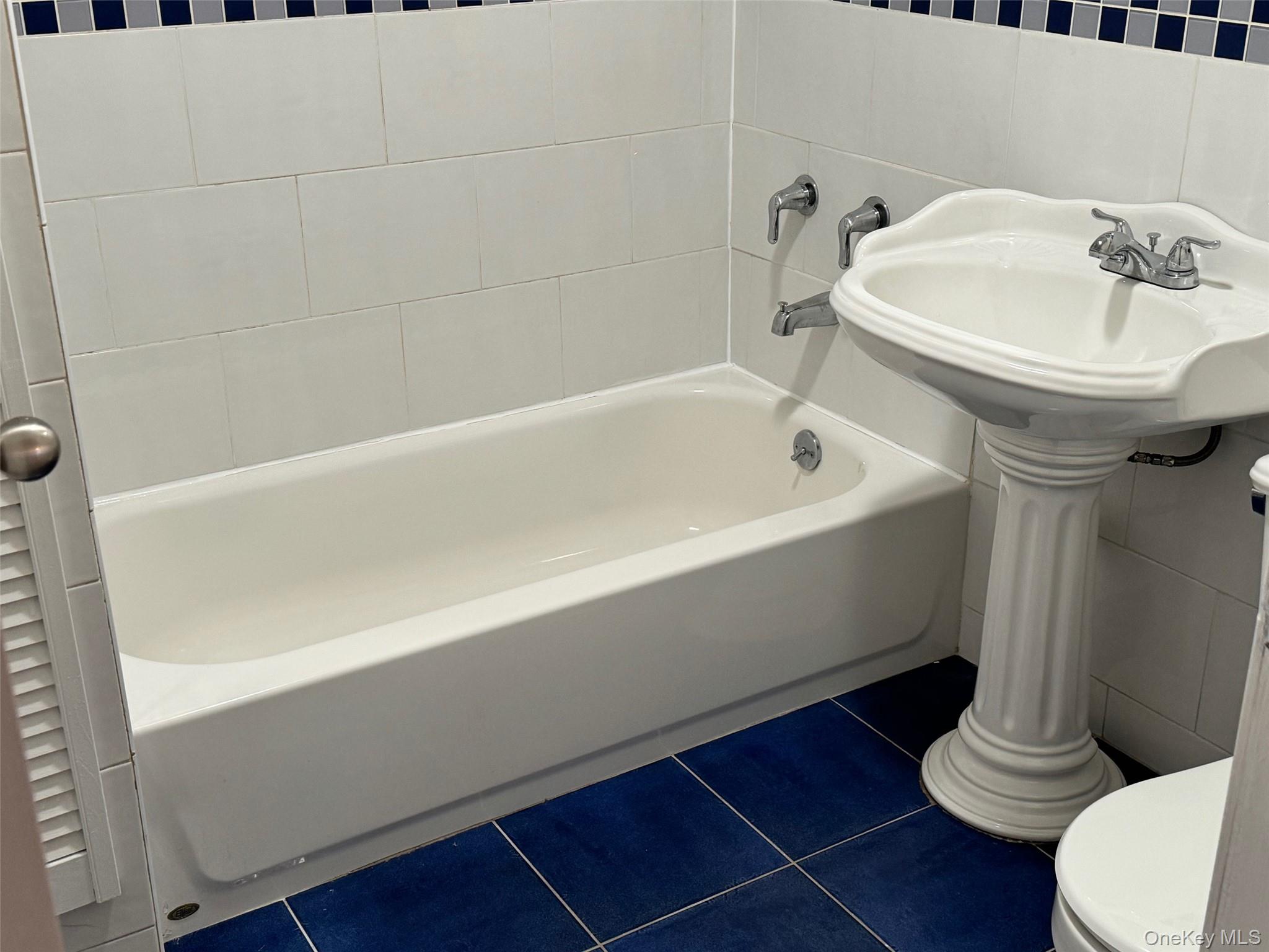 #6 photo, 22 W 1st Street, সাফোক কাউন্টি Patchogue , NY 11772