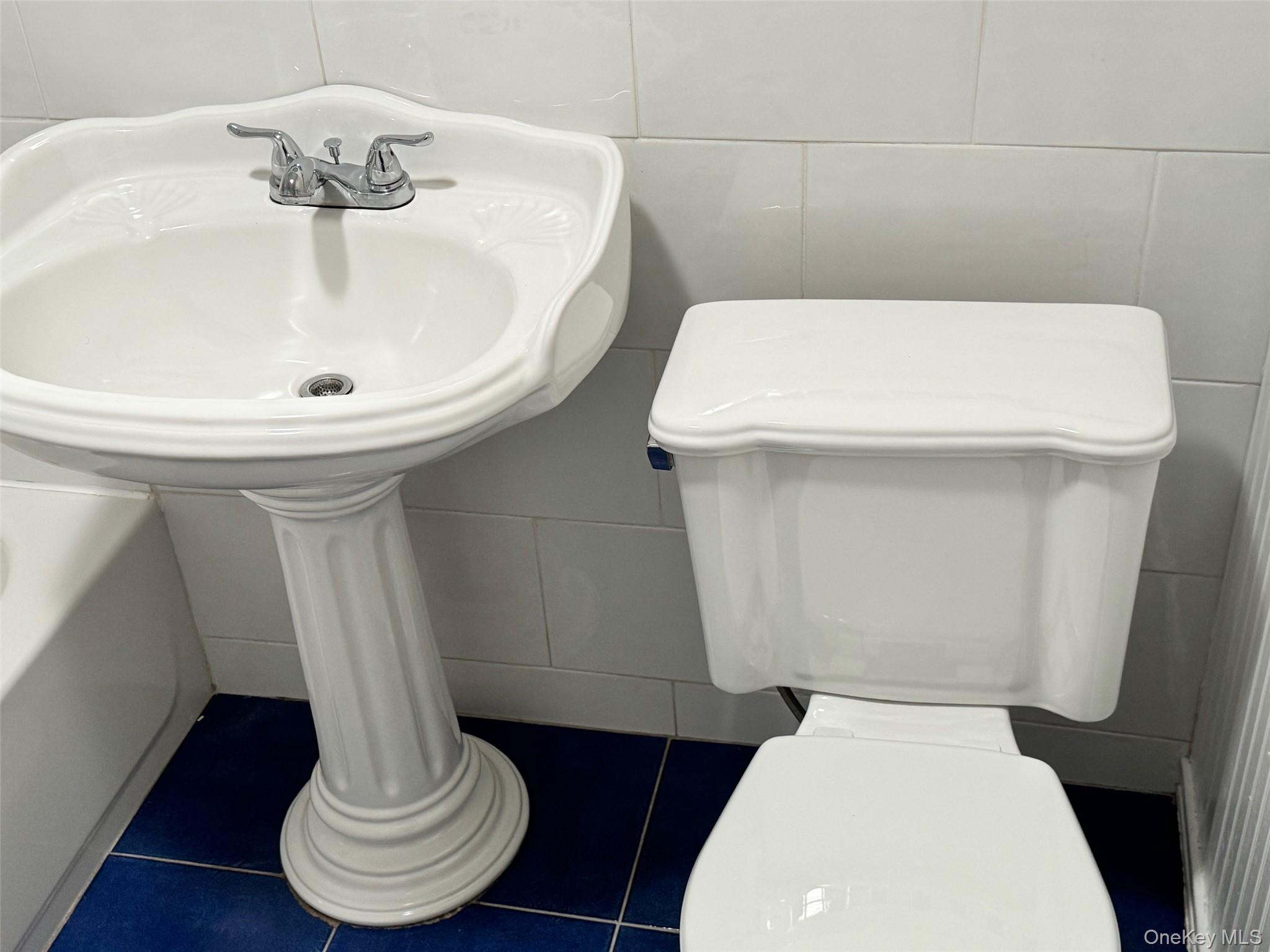 #7 photo, 22 W 1st Street, সাফোক কাউন্টি Patchogue , NY 11772