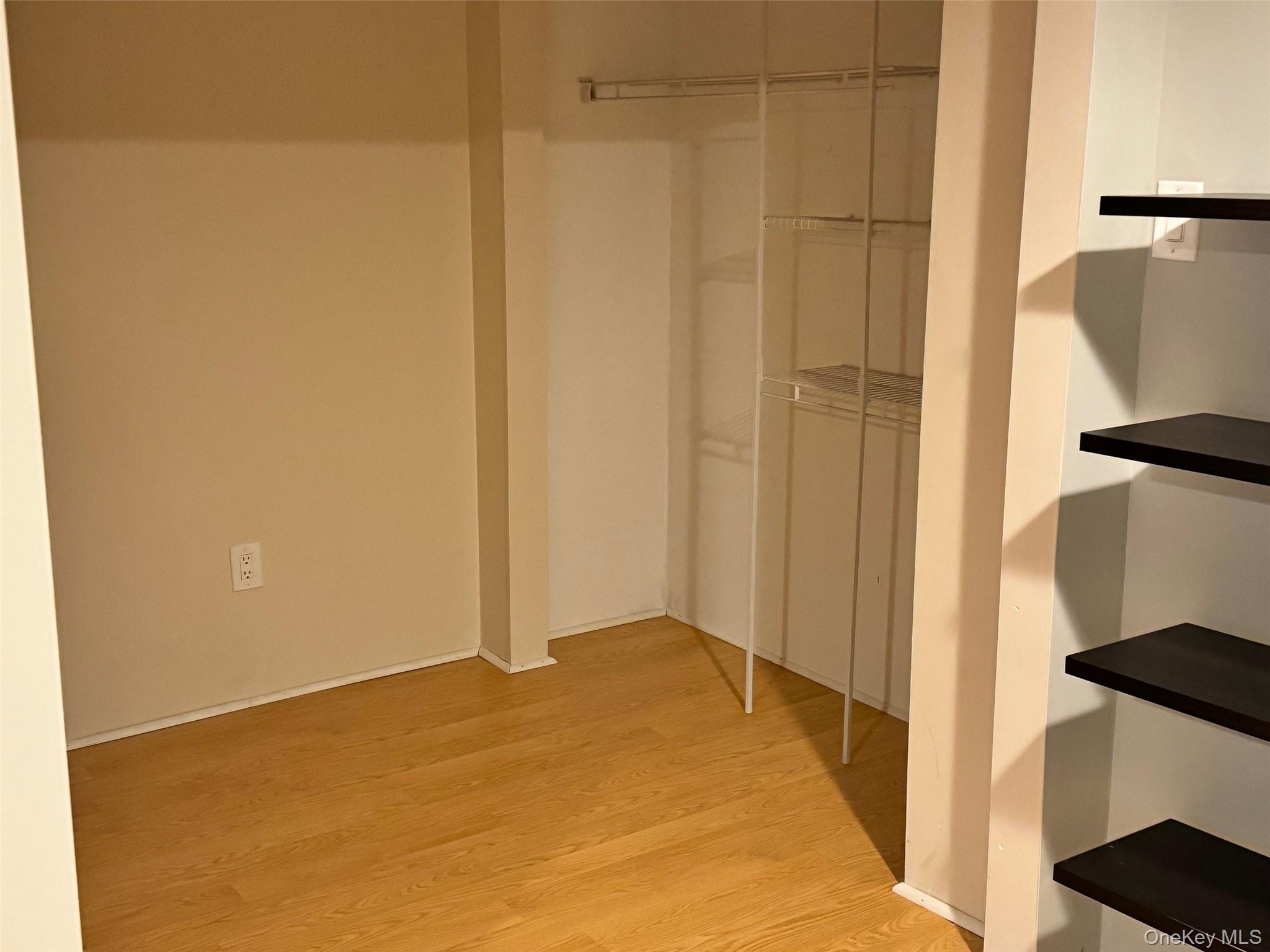 #9 photo, 22 W 1st Street, সাফোক কাউন্টি Patchogue , NY 11772