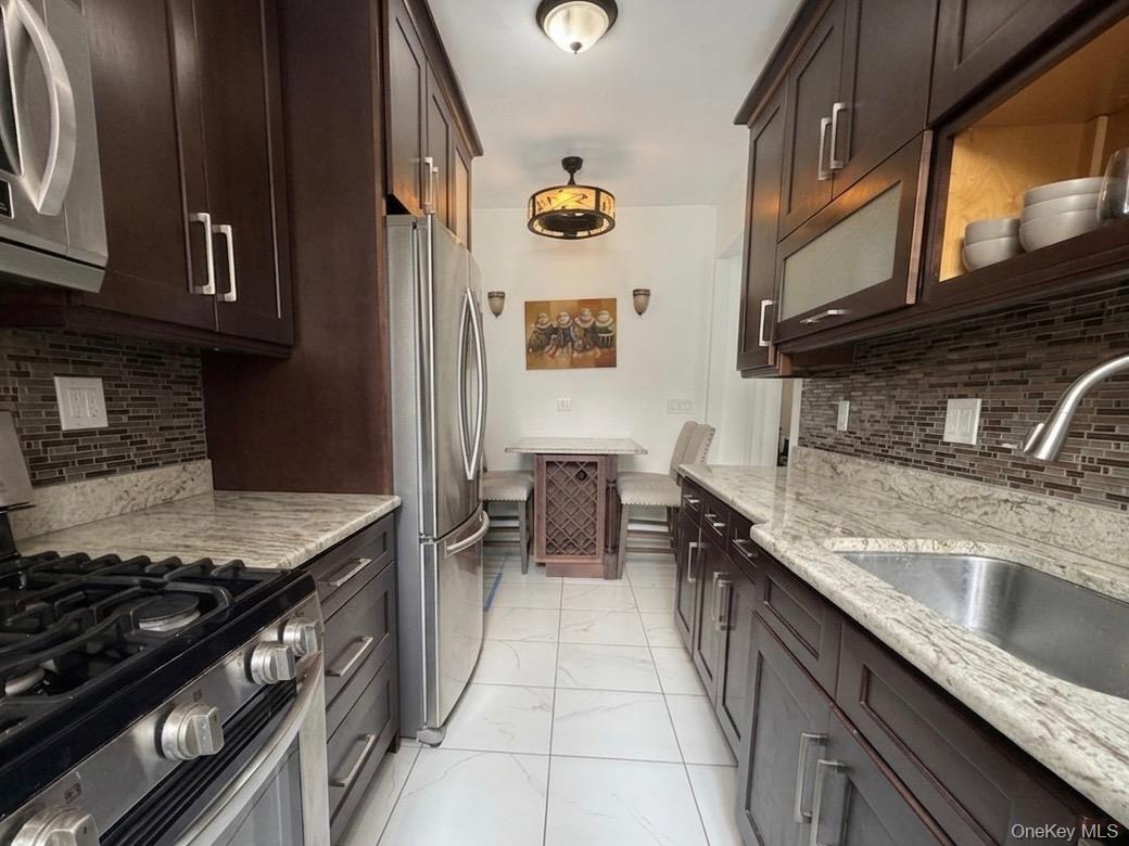 #4 photo, 8384 116th Street, কুইন্‌স Kew Gardens , NY 11415