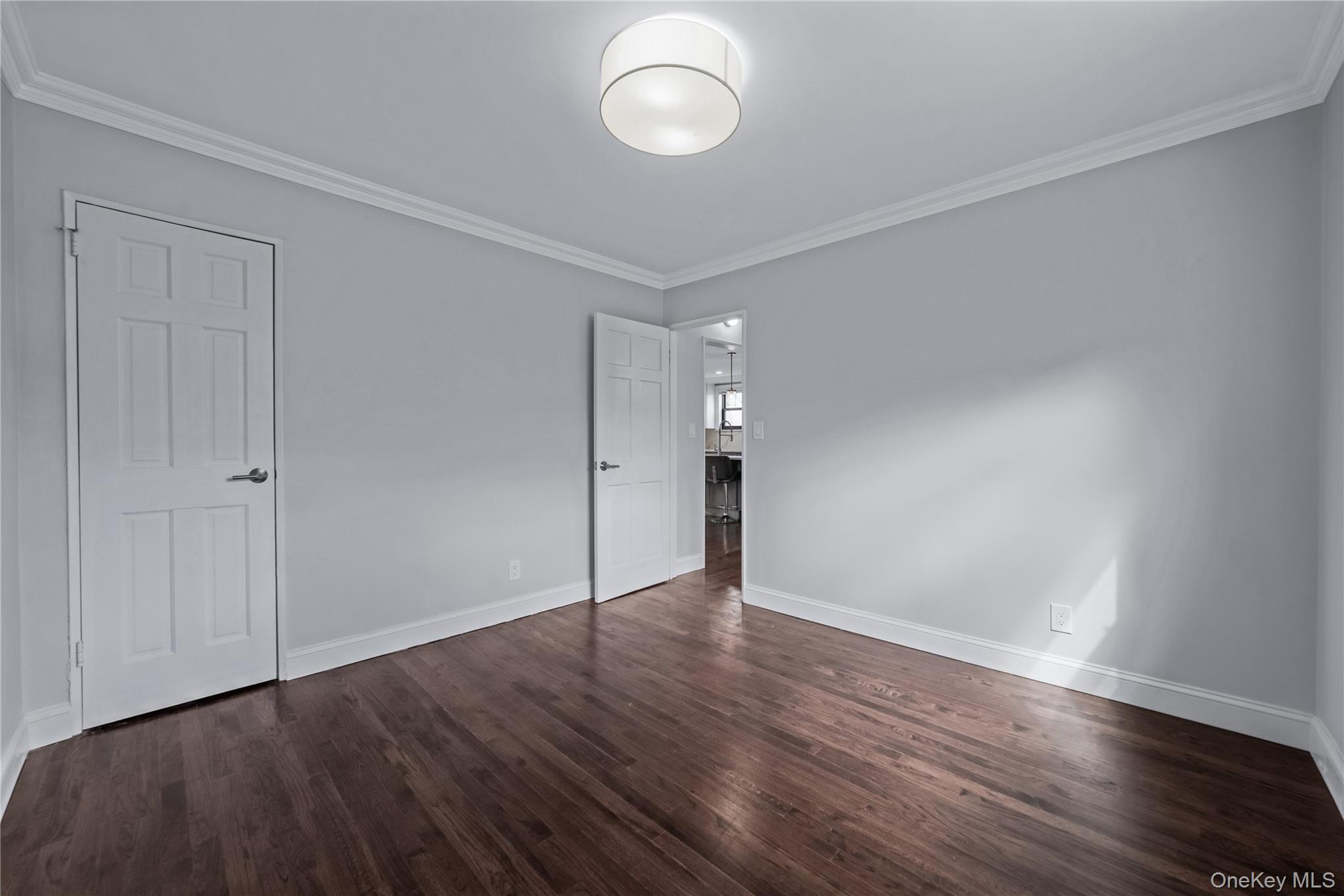 #14 photo, 19947 22nd Avenue, কুইন্‌স Whitestone , NY 11357