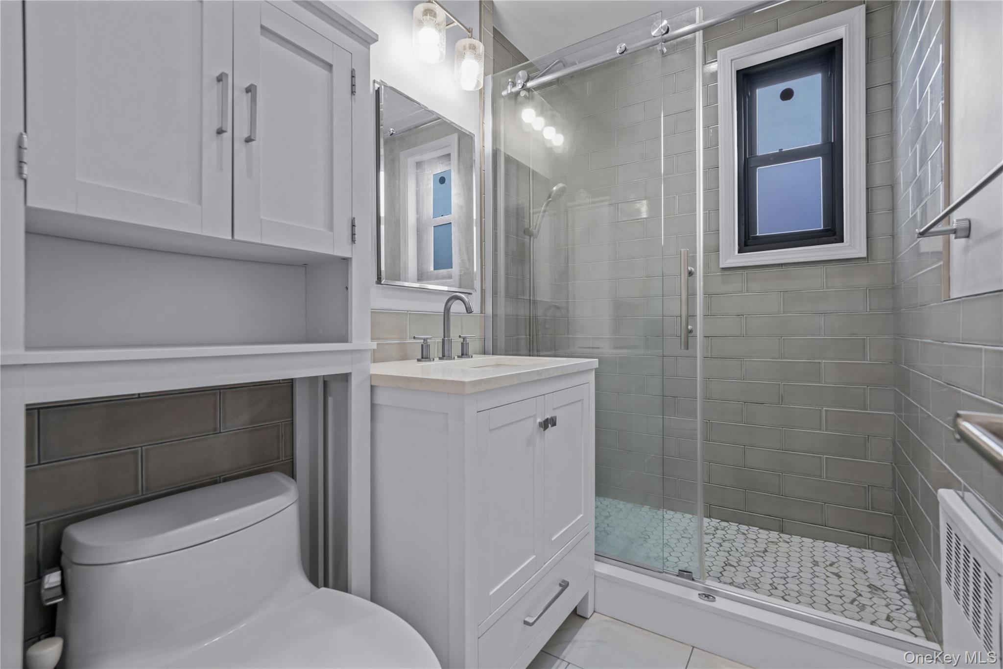 #16 photo, 19947 22nd Avenue, কুইন্‌স Whitestone , NY 11357