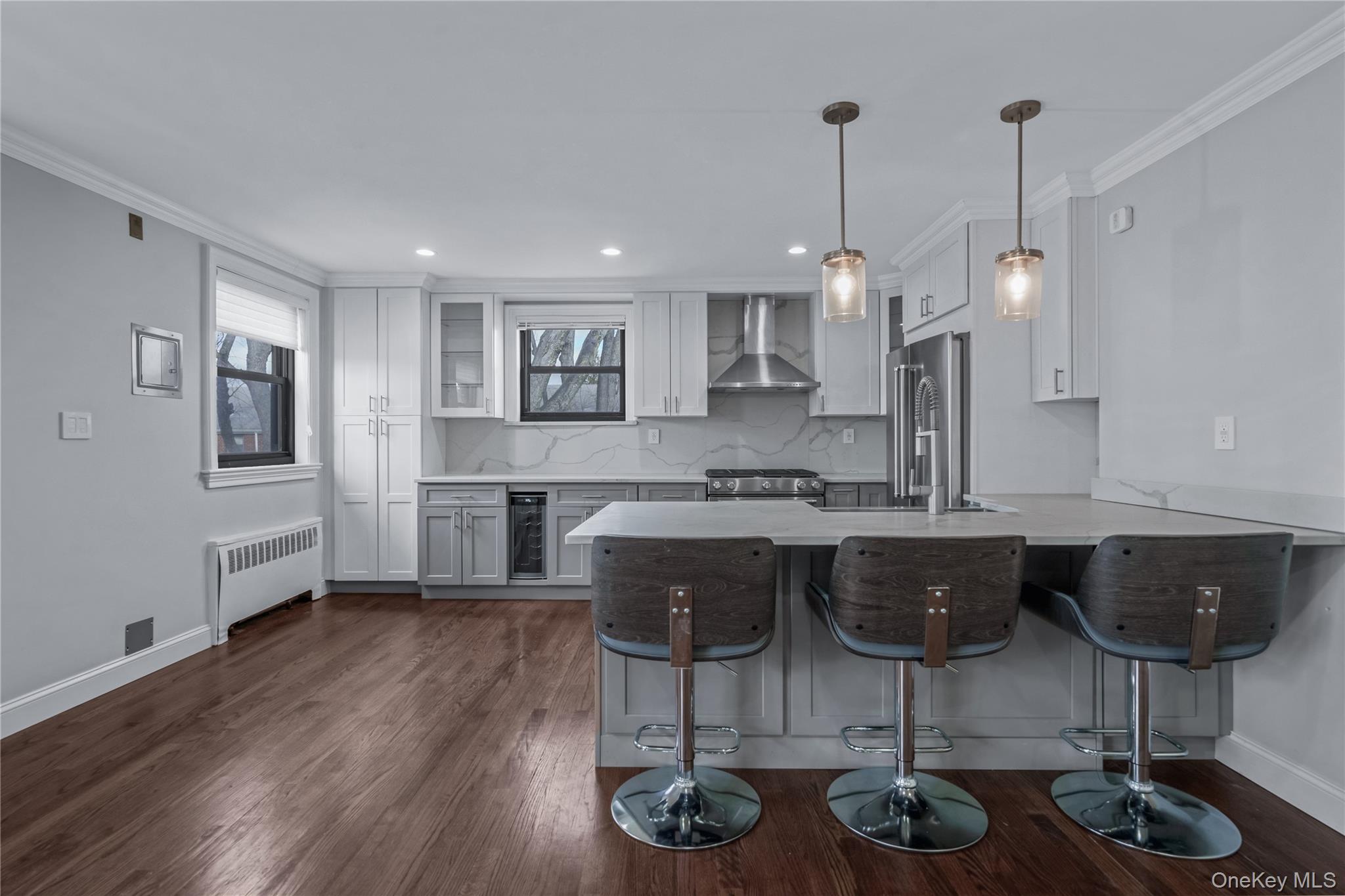 #2 photo, 19947 22nd Avenue, কুইন্‌স Whitestone , NY 11357