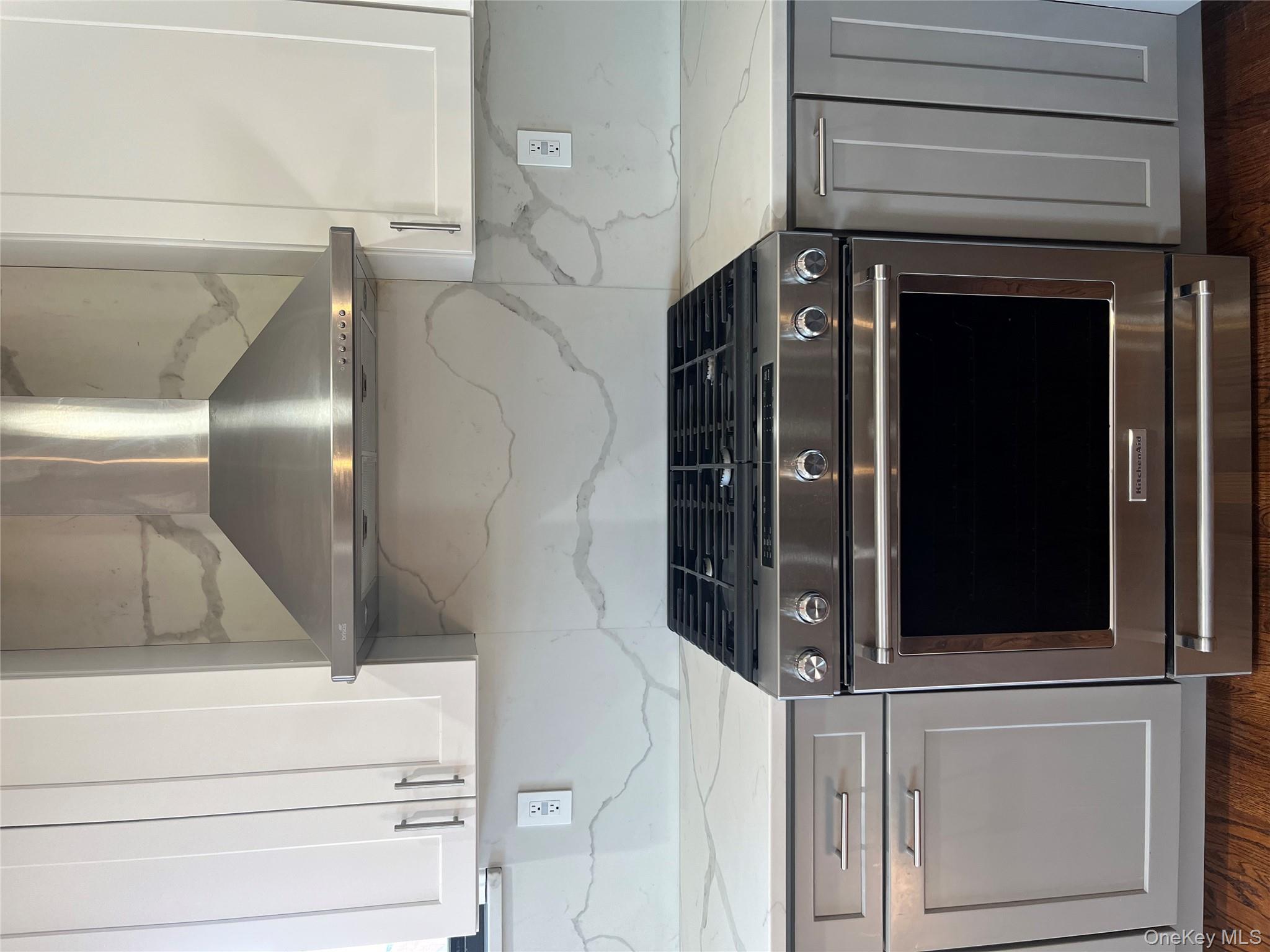 #6 photo, 19947 22nd Avenue, কুইন্‌স Whitestone , NY 11357