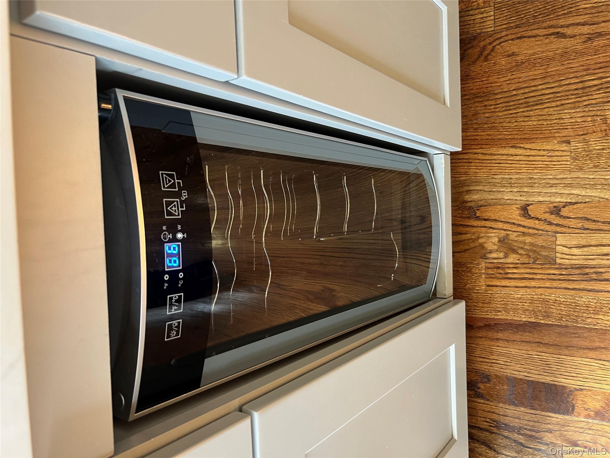 #7 photo, 19947 22nd Avenue, কুইন্‌স Whitestone , NY 11357