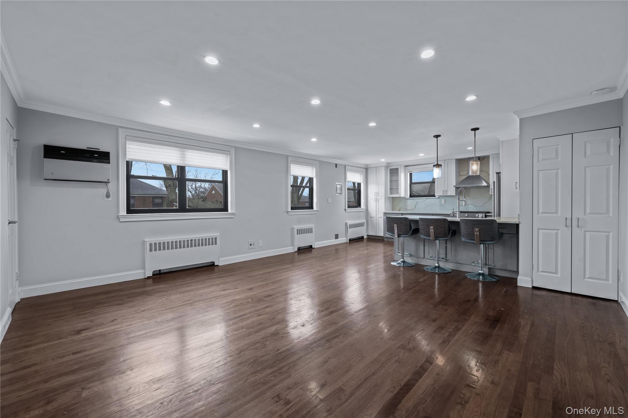 #9 photo, 19947 22nd Avenue, কুইন্‌স Whitestone , NY 11357