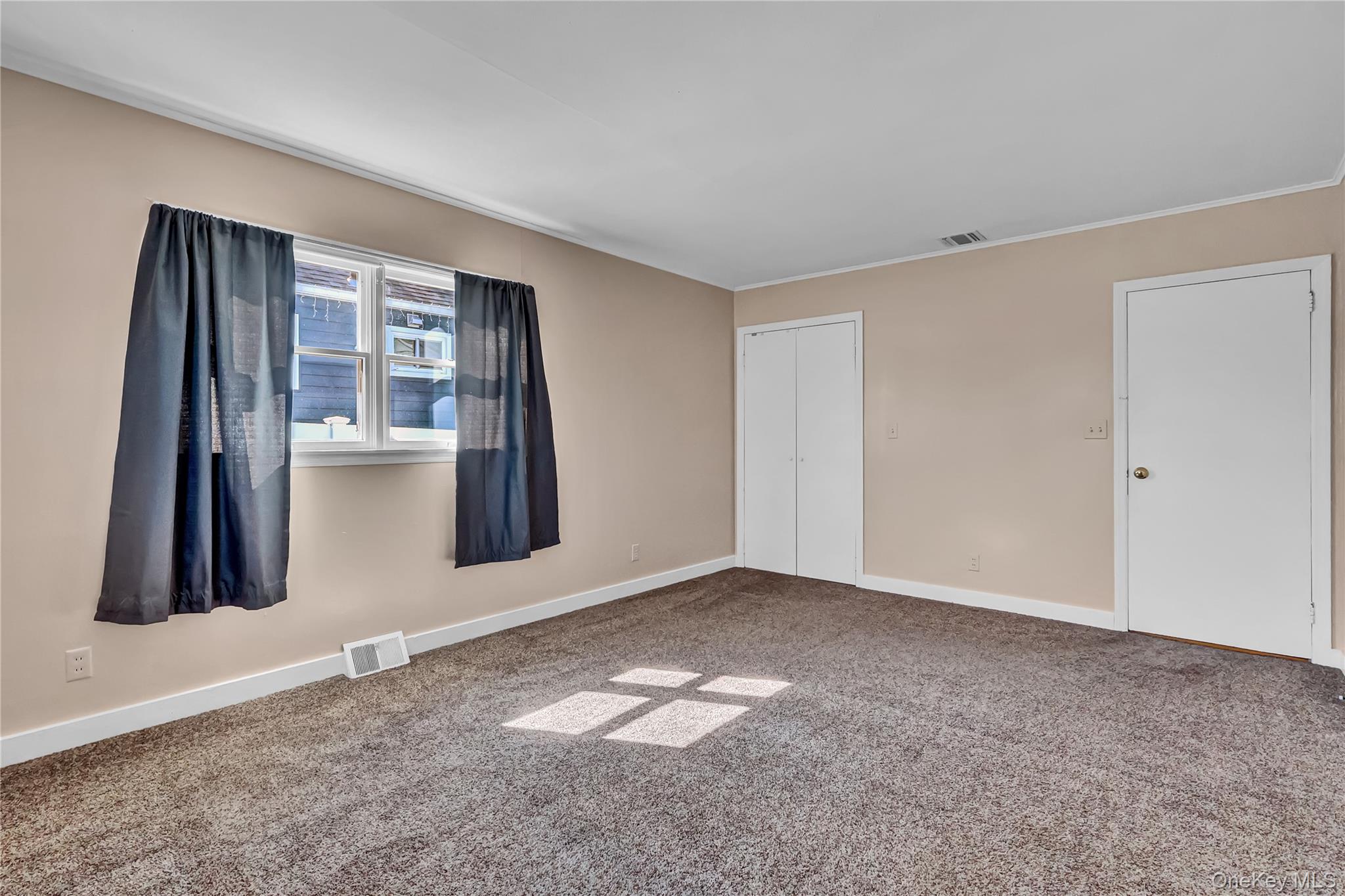 #17 photo, 357 Deauville Boulevard, সাফোক কাউন্টি Copiague , NY 11726