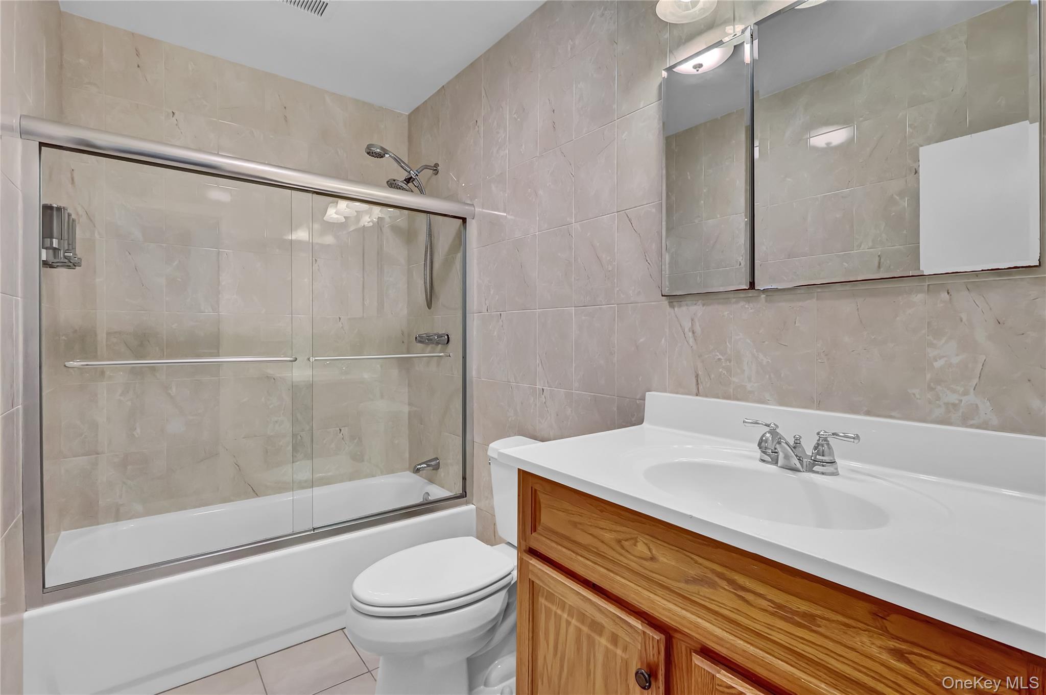 #18 photo, 357 Deauville Boulevard, সাফোক কাউন্টি Copiague , NY 11726