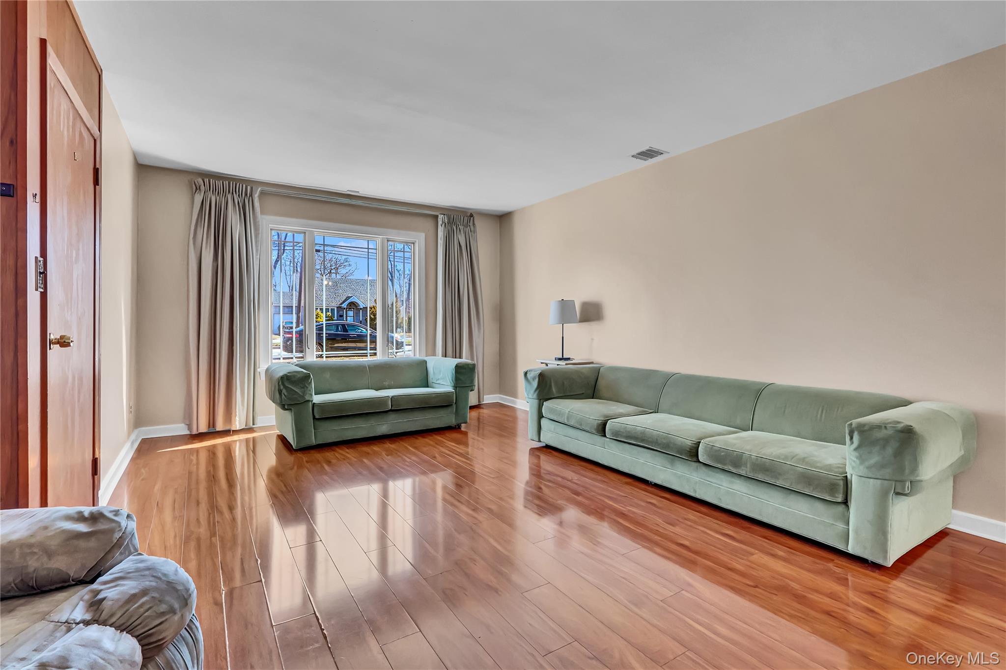 #6 photo, 357 Deauville Boulevard, সাফোক কাউন্টি Copiague , NY 11726