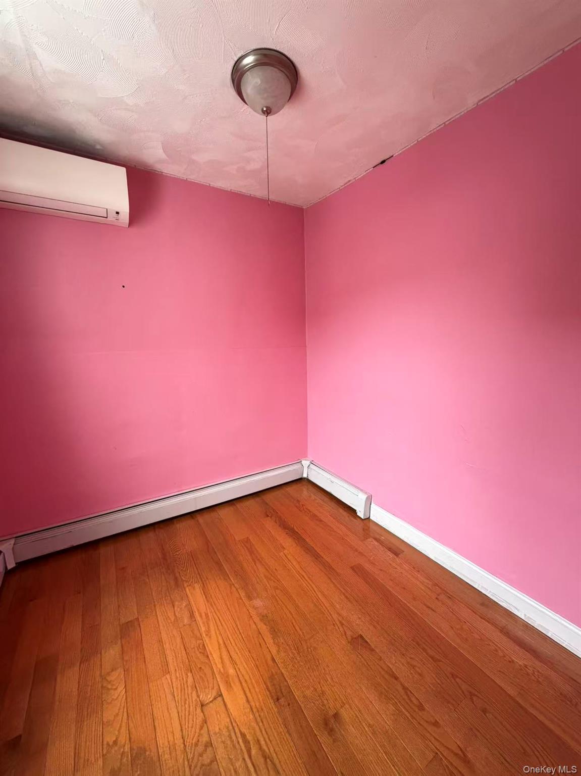 #11 photo, 2027 121st Street, קווינס College Point , NY 11356