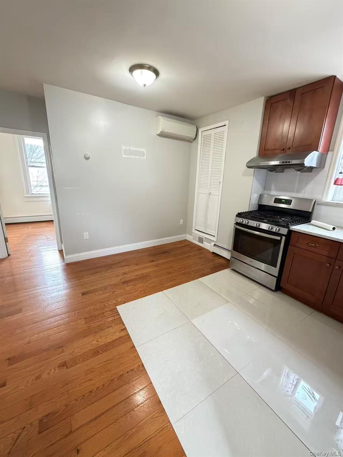 #3 photo, 2027 121st Street, קווינס College Point , NY 11356