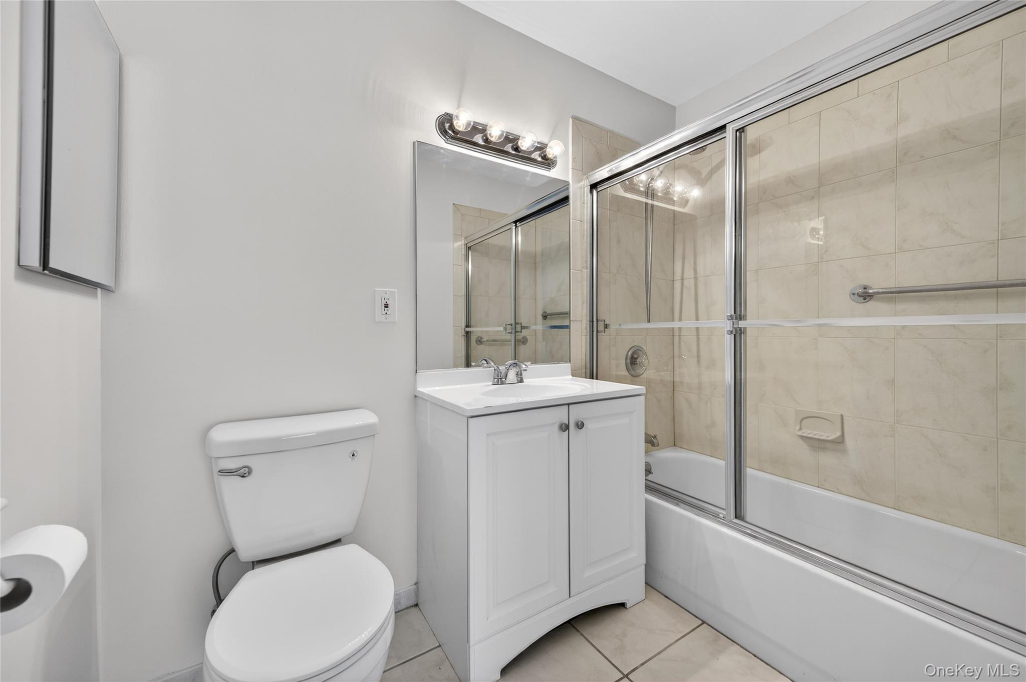 #11 photo, 54 School Street, নাসাউ কাউন্টি Westbury , NY 11590