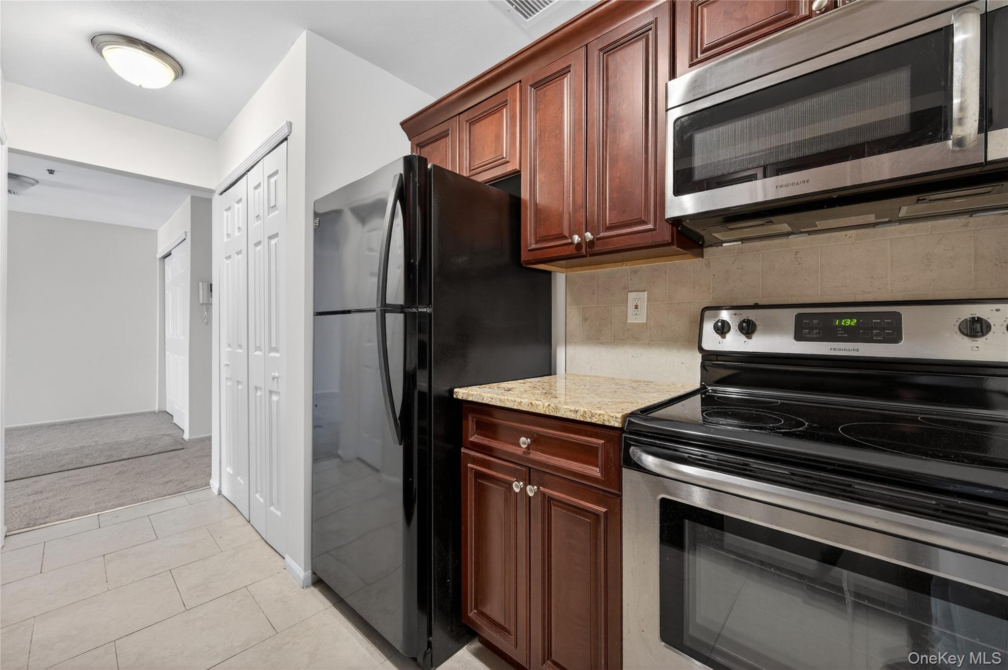 #12 photo, 54 School Street, নাসাউ কাউন্টি Westbury , NY 11590