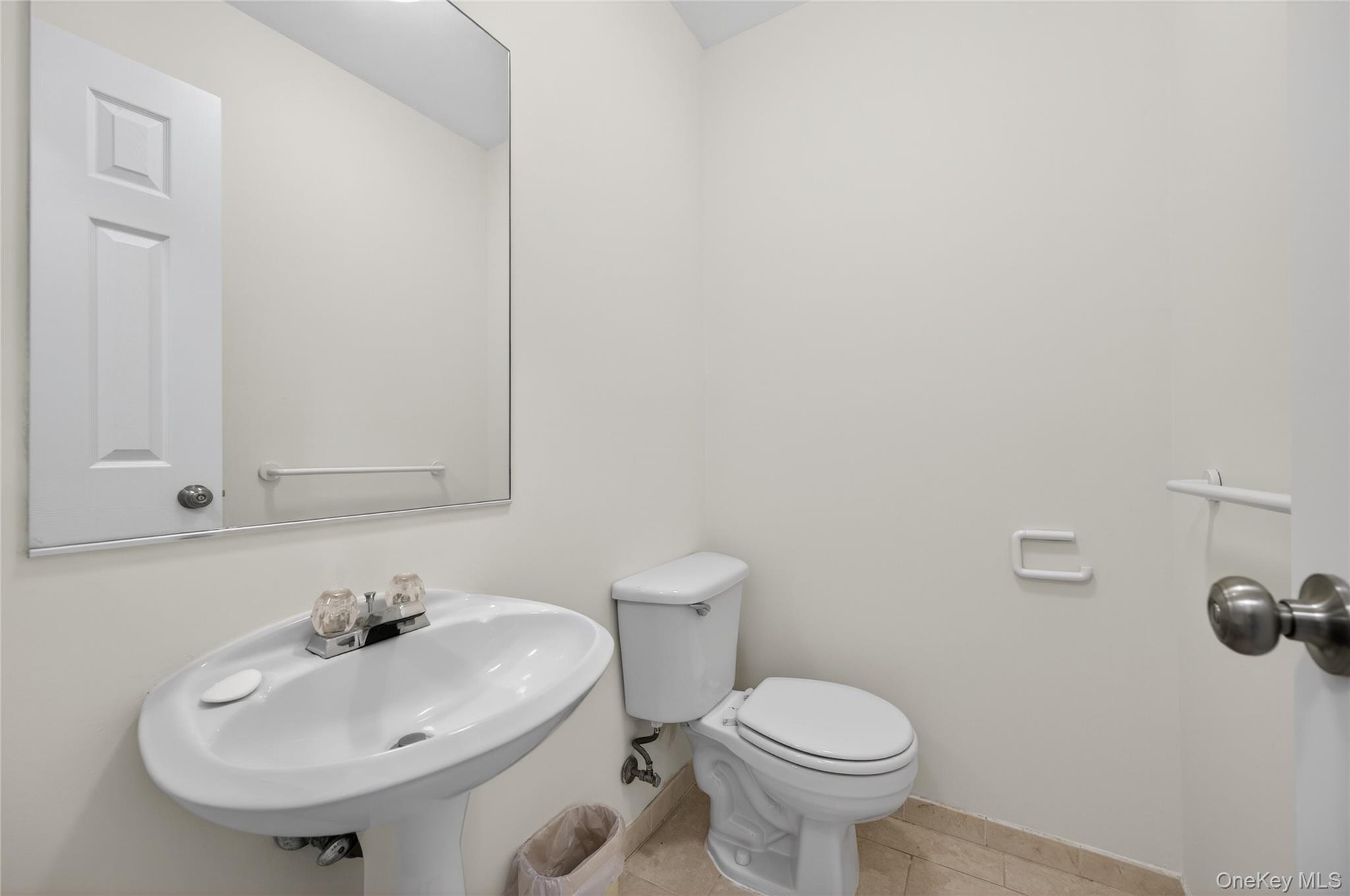 #14 photo, 54 School Street, নাসাউ কাউন্টি Westbury , NY 11590