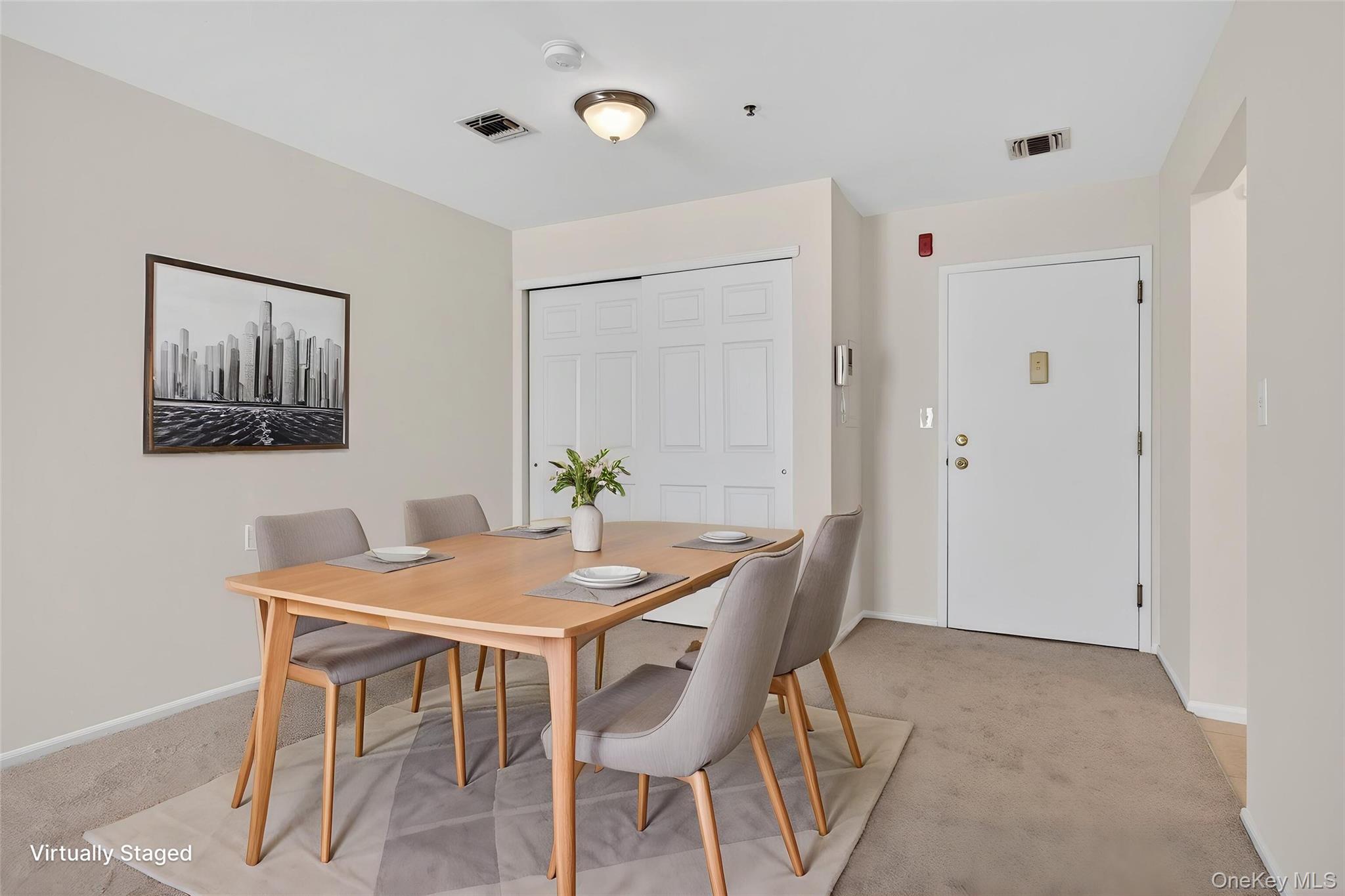 #4 photo, 54 School Street, নাসাউ কাউন্টি Westbury , NY 11590