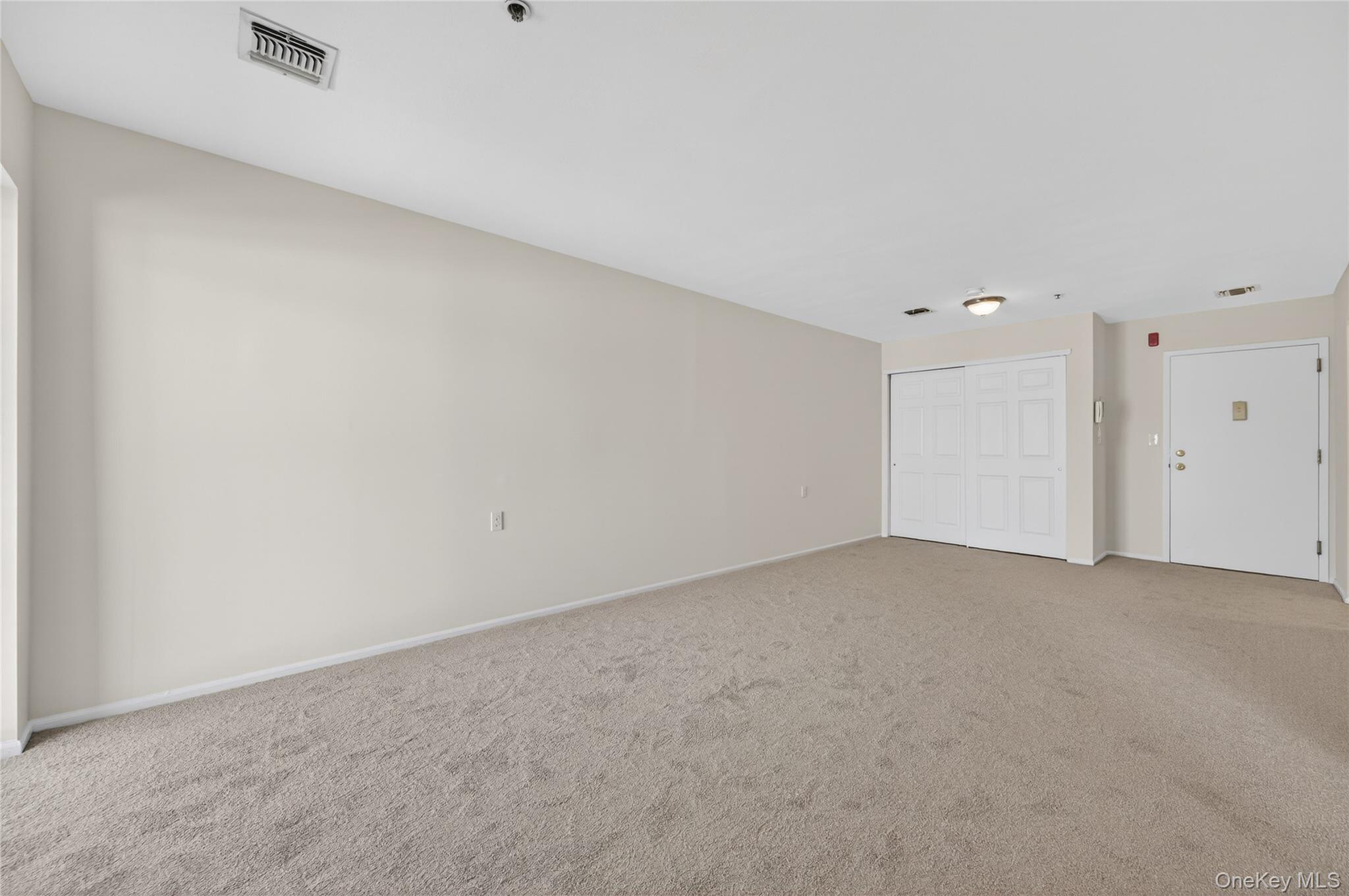 #6 photo, 54 School Street, নাসাউ কাউন্টি Westbury , NY 11590