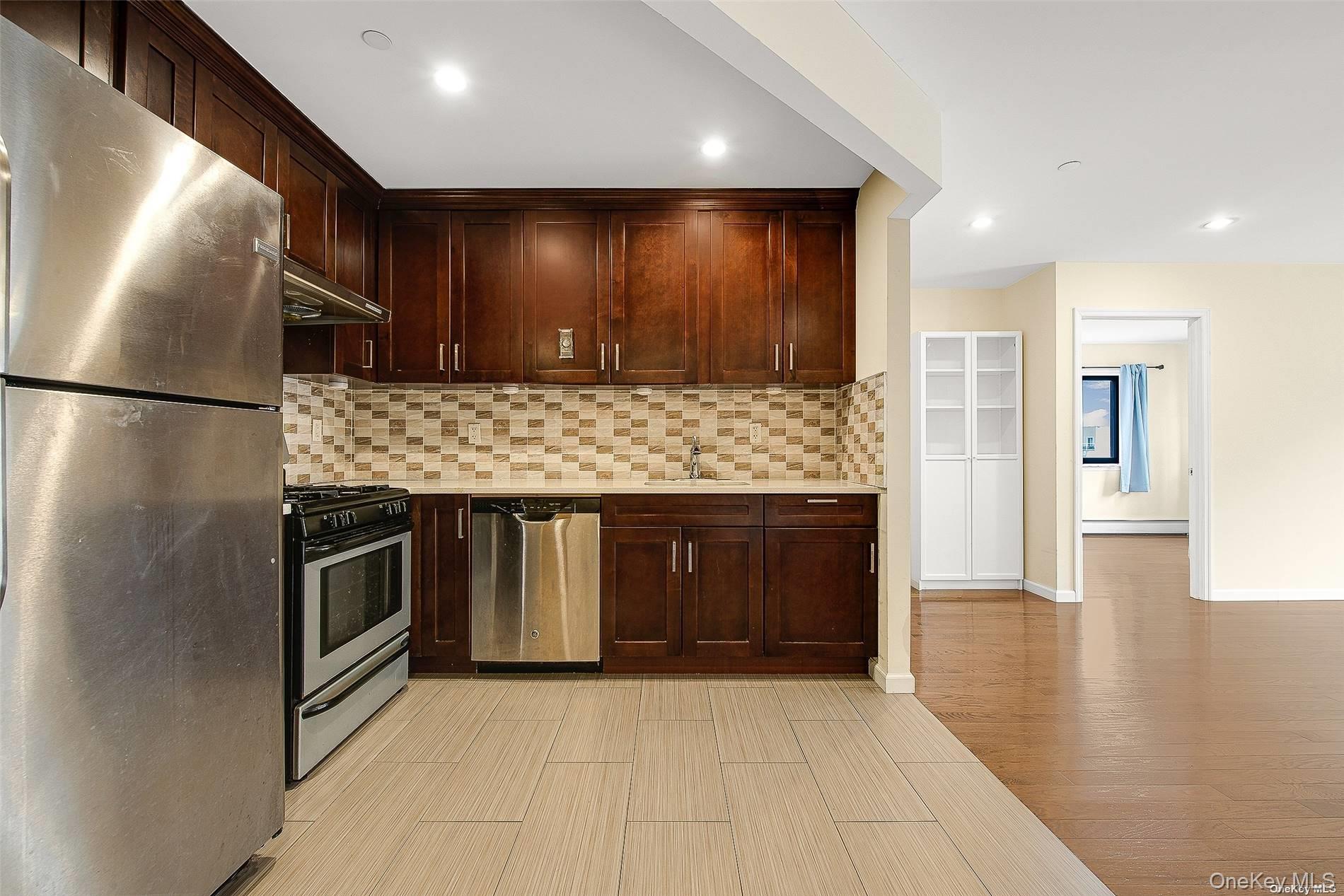 #8 photo, 94-11 65th Road, কুইন্‌স Rego Park , NY 11374