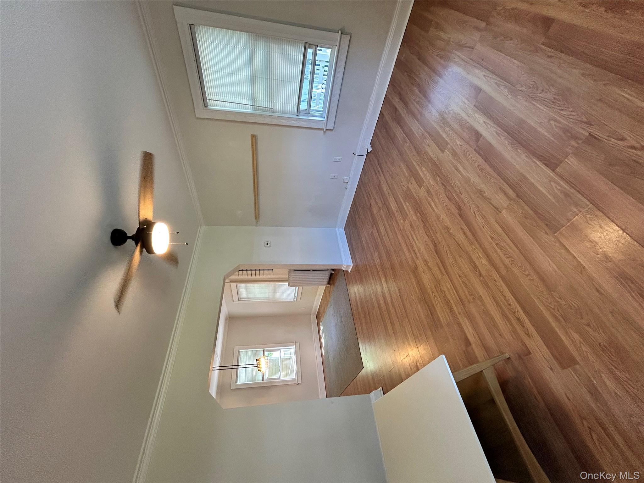 #12 photo, 24 Arnold Avenue, সাফোক কাউন্টি West Babylon , NY 11704